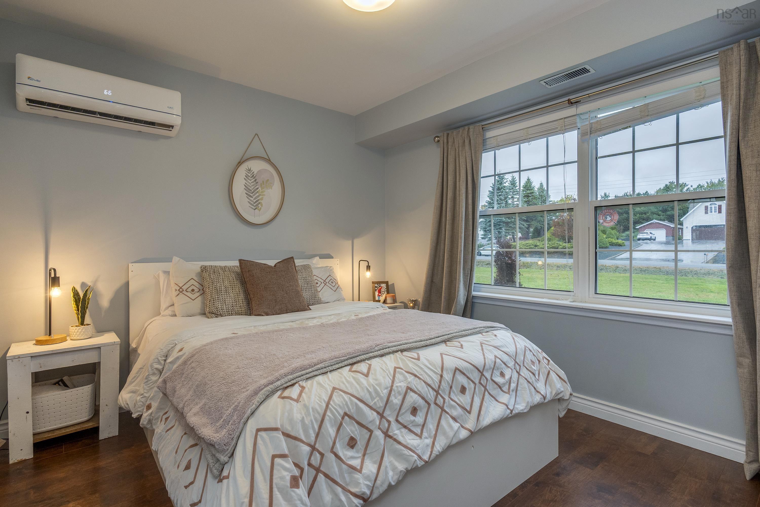 $599,900.00: 55 Dahlgren Crescent, North Kingston