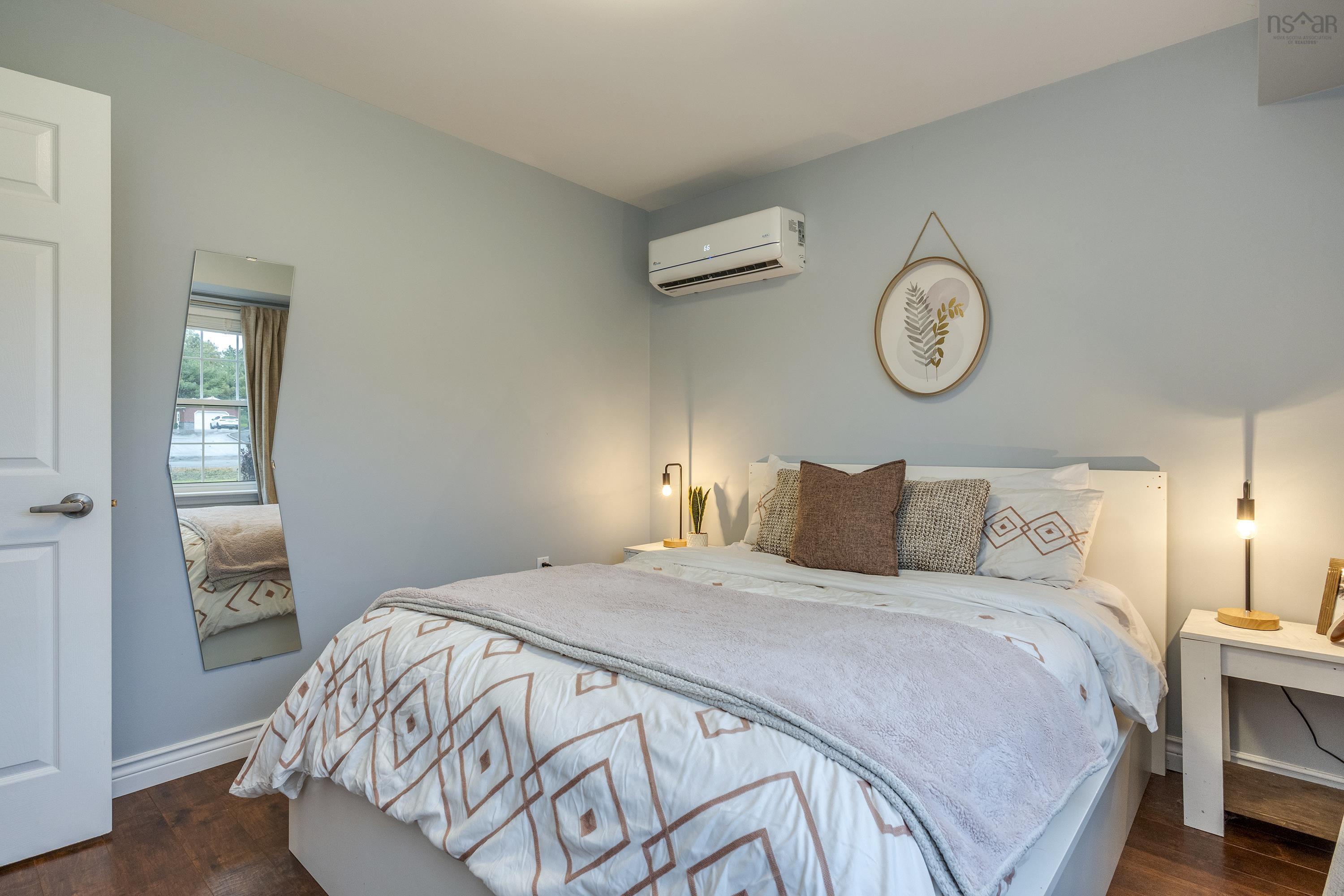 $599,900.00: 55 Dahlgren Crescent, North Kingston