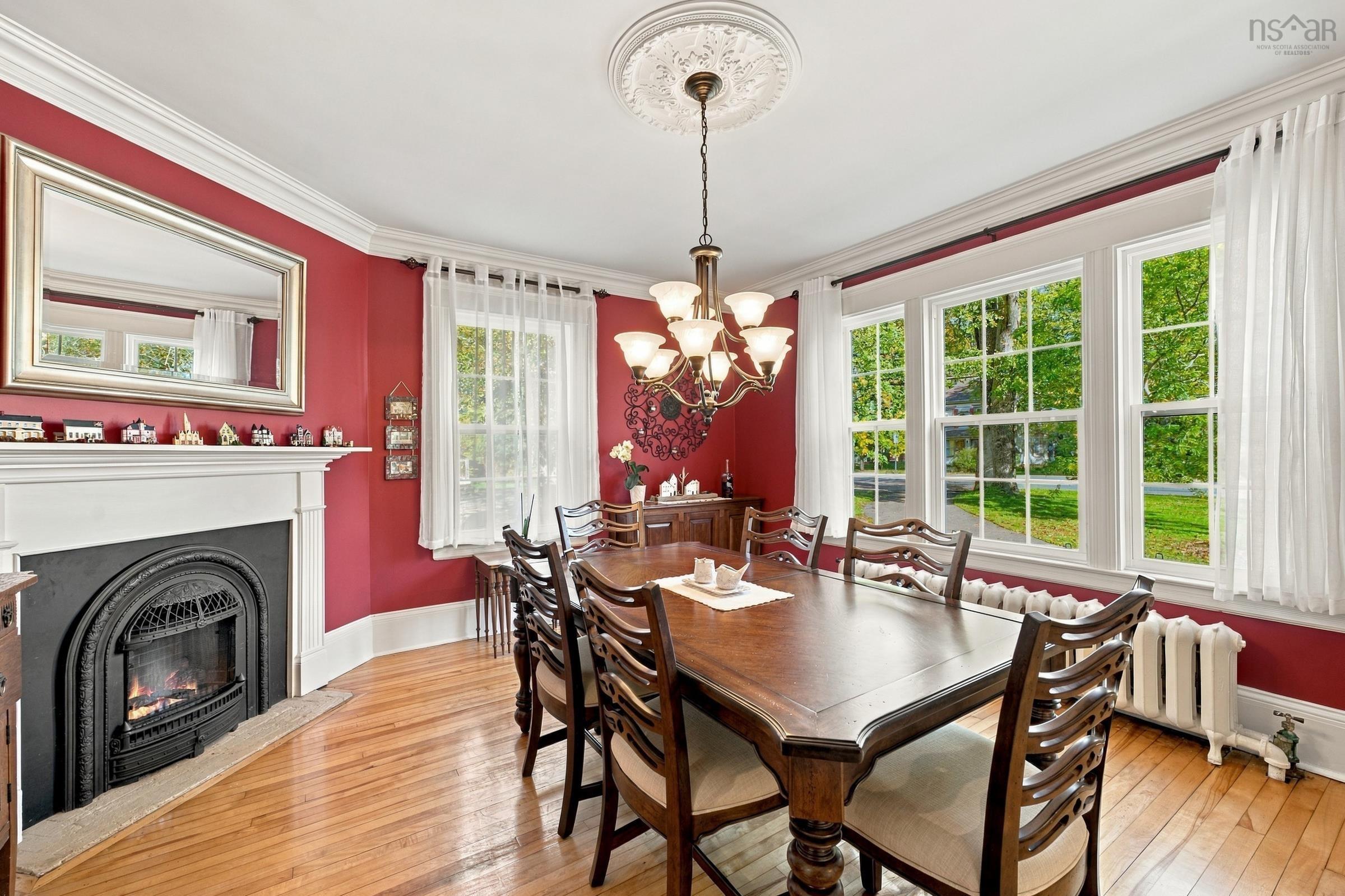 $875,000.00: 683 St George Street, Annapolis Royal