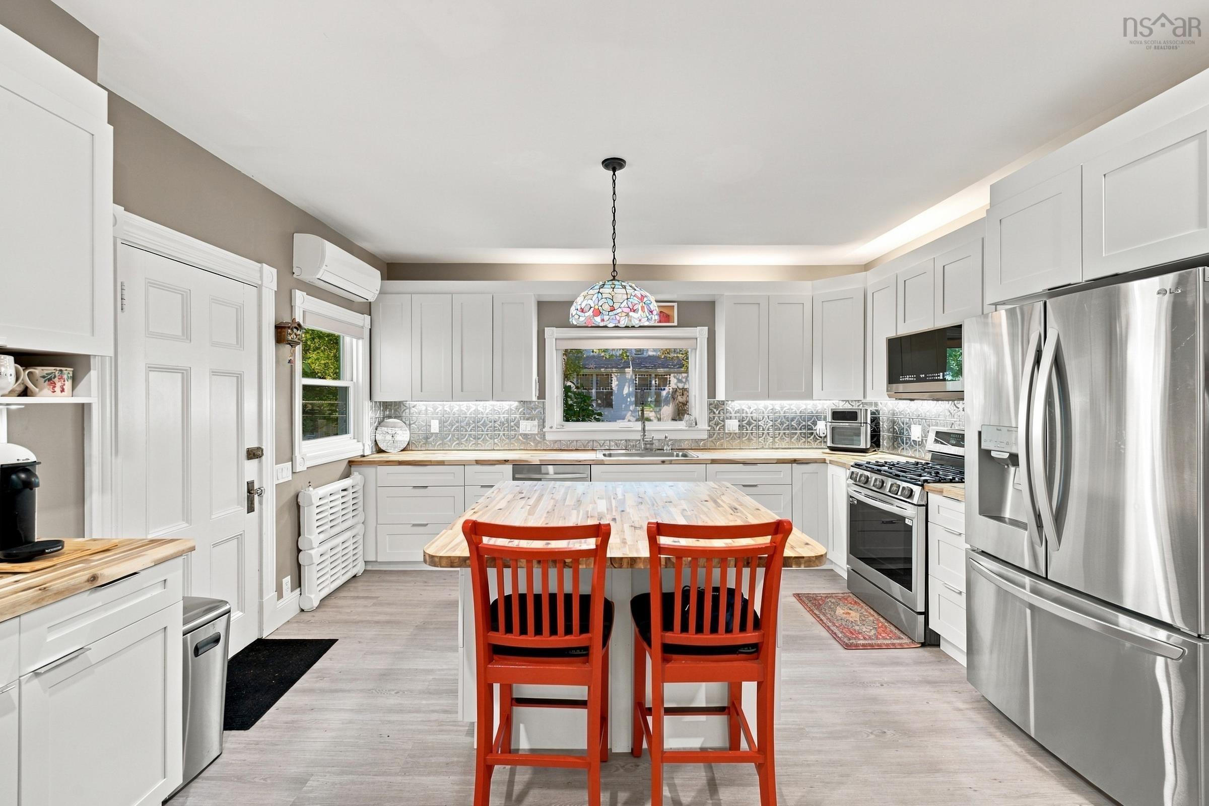 $875,000.00: 683 St George Street, Annapolis Royal