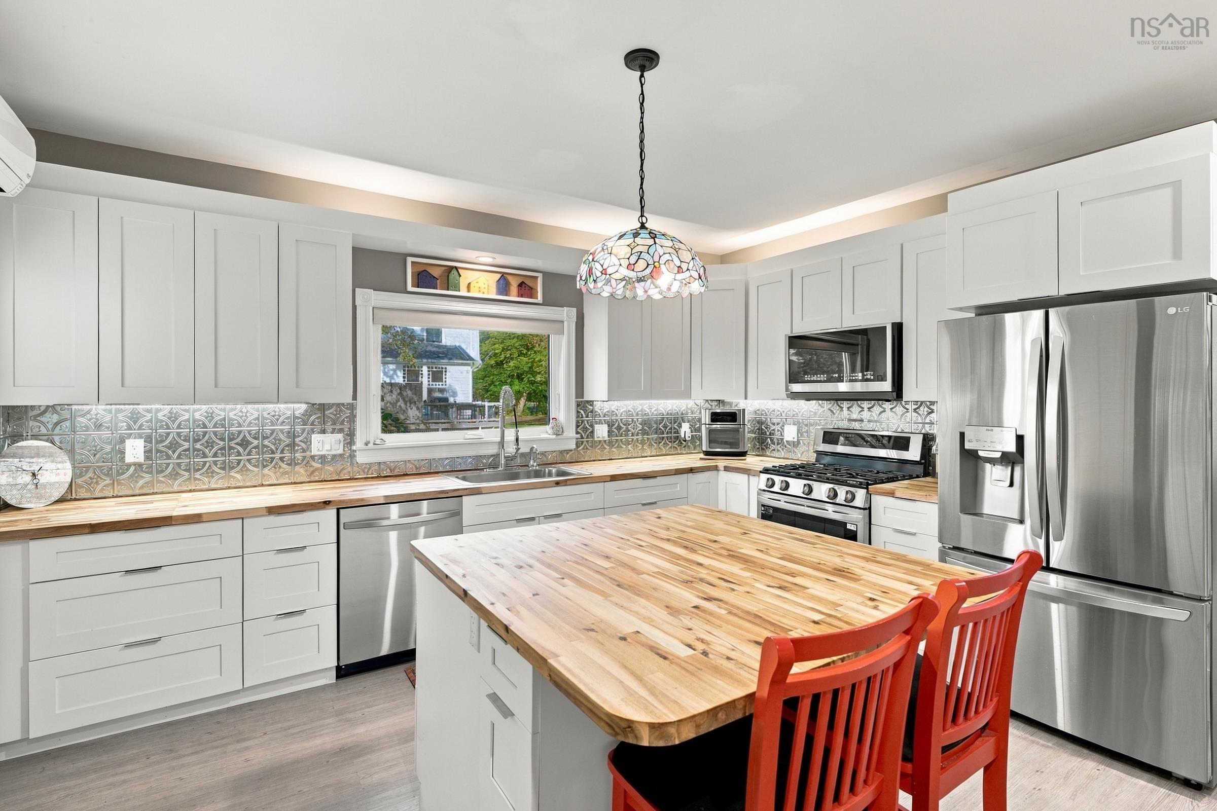 $875,000.00: 683 St George Street, Annapolis Royal