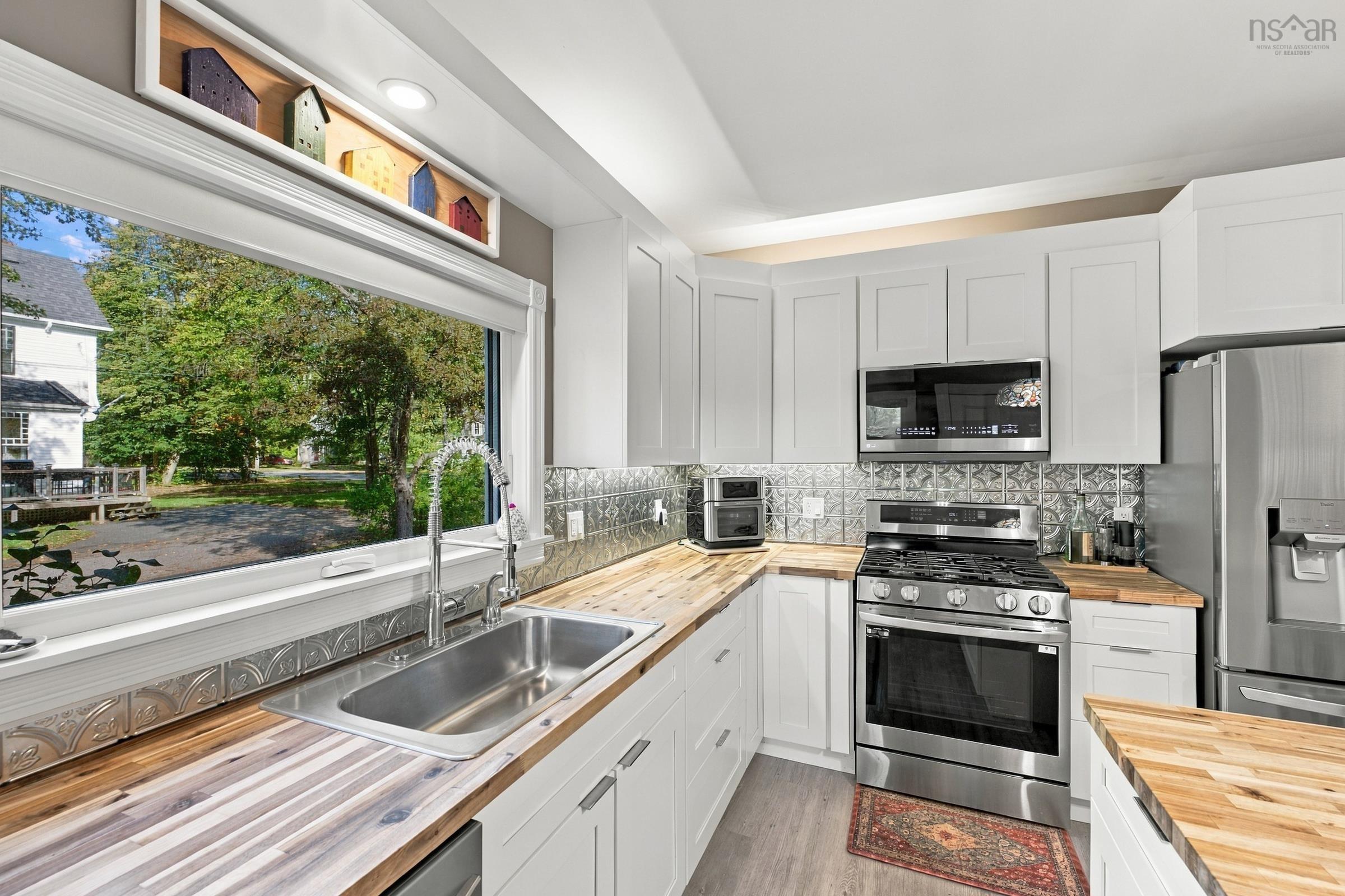 $875,000.00: 683 St George Street, Annapolis Royal