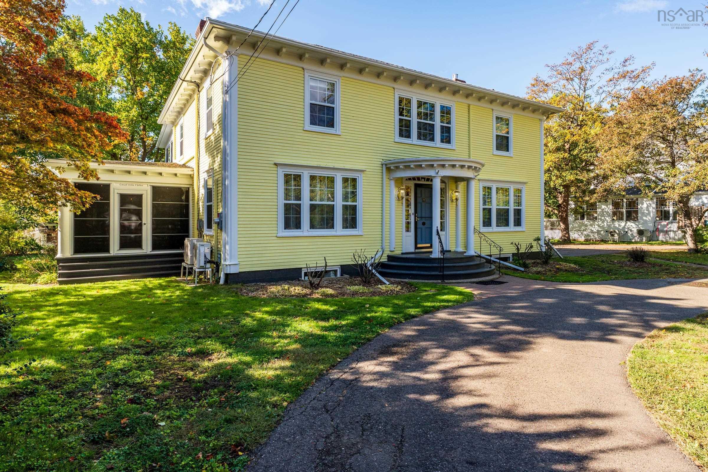 $875,000.00: 683 St George Street, Annapolis Royal