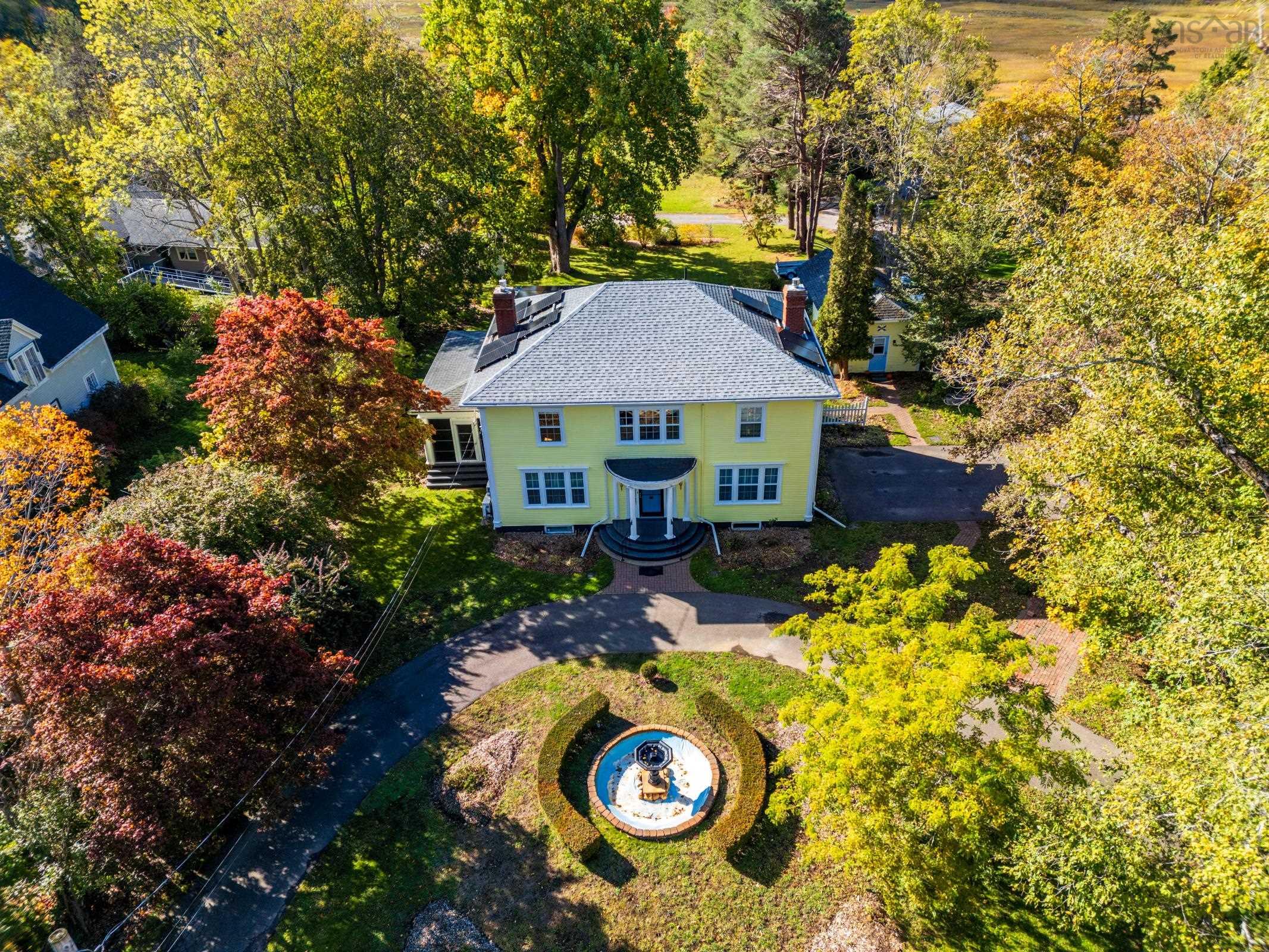 $875,000.00: 683 St George Street, Annapolis Royal