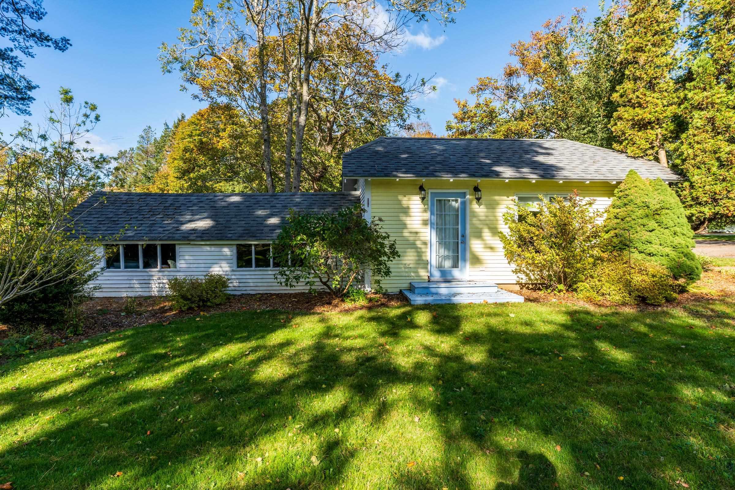 $875,000.00: 683 St George Street, Annapolis Royal