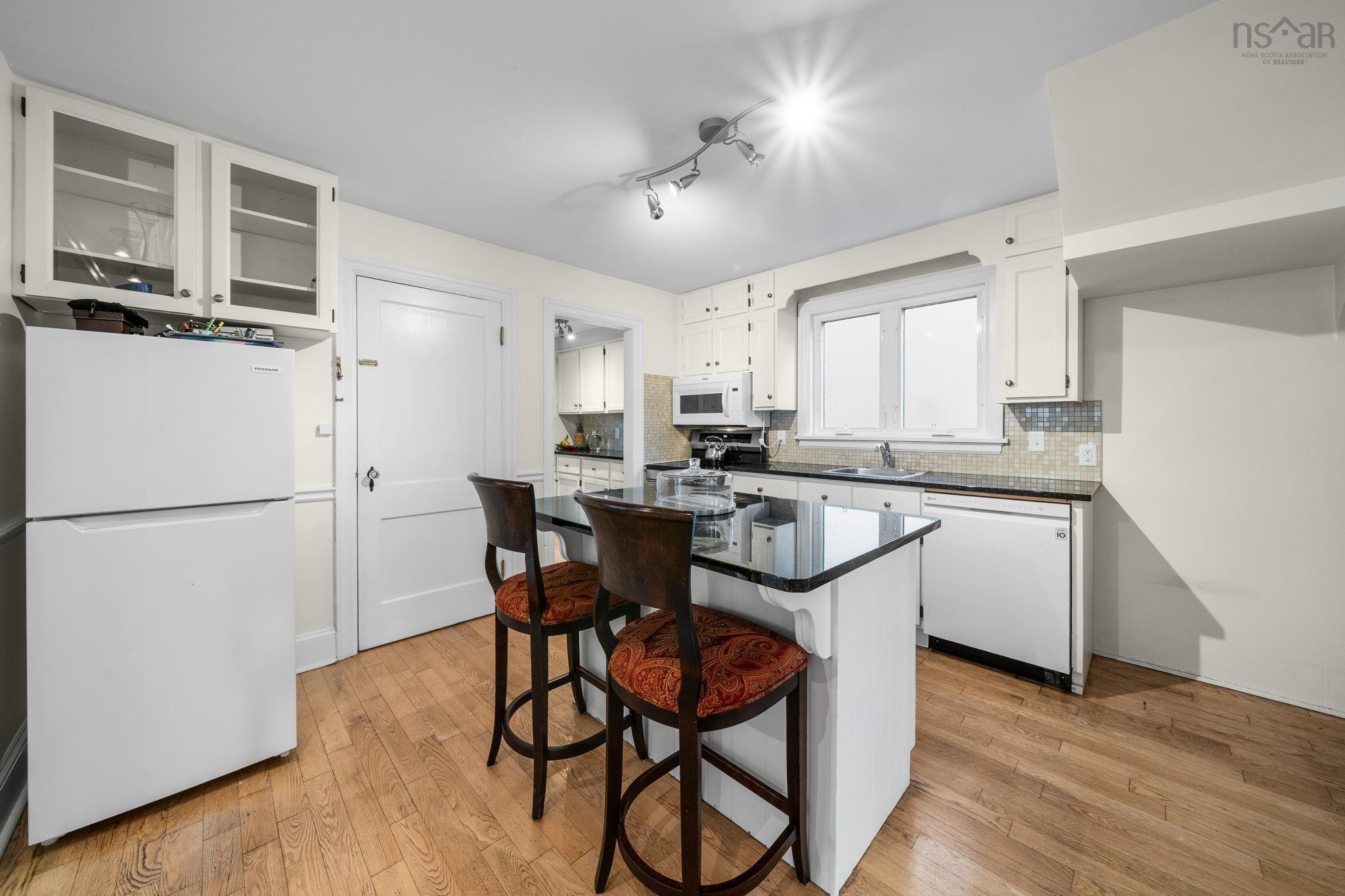 $774,900.00: 6869 Quinpool Road, Halifax