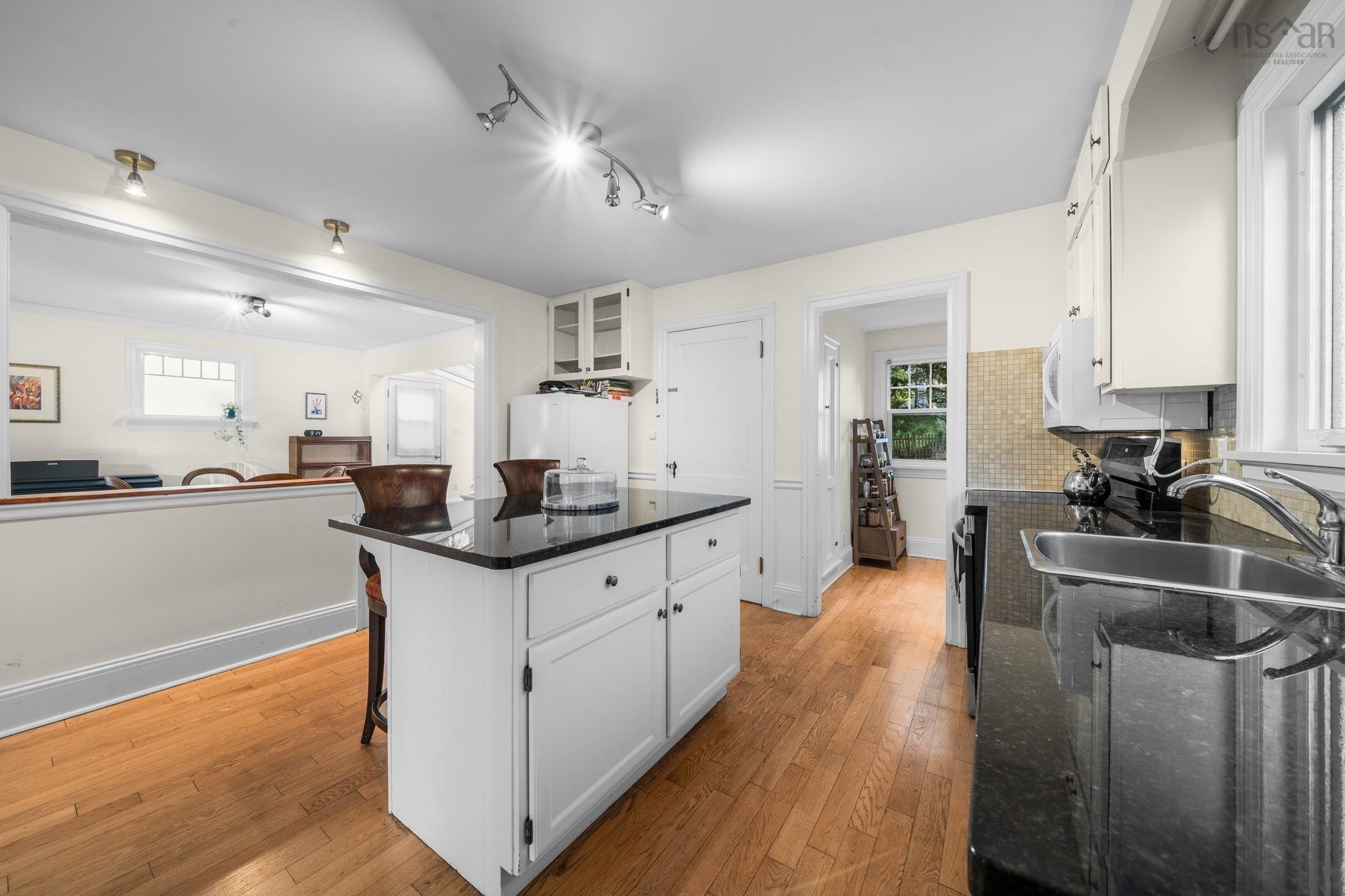 $774,900.00: 6869 Quinpool Road, Halifax