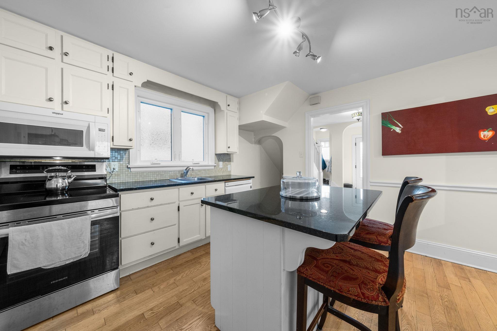 $774,900.00: 6869 Quinpool Road, Halifax