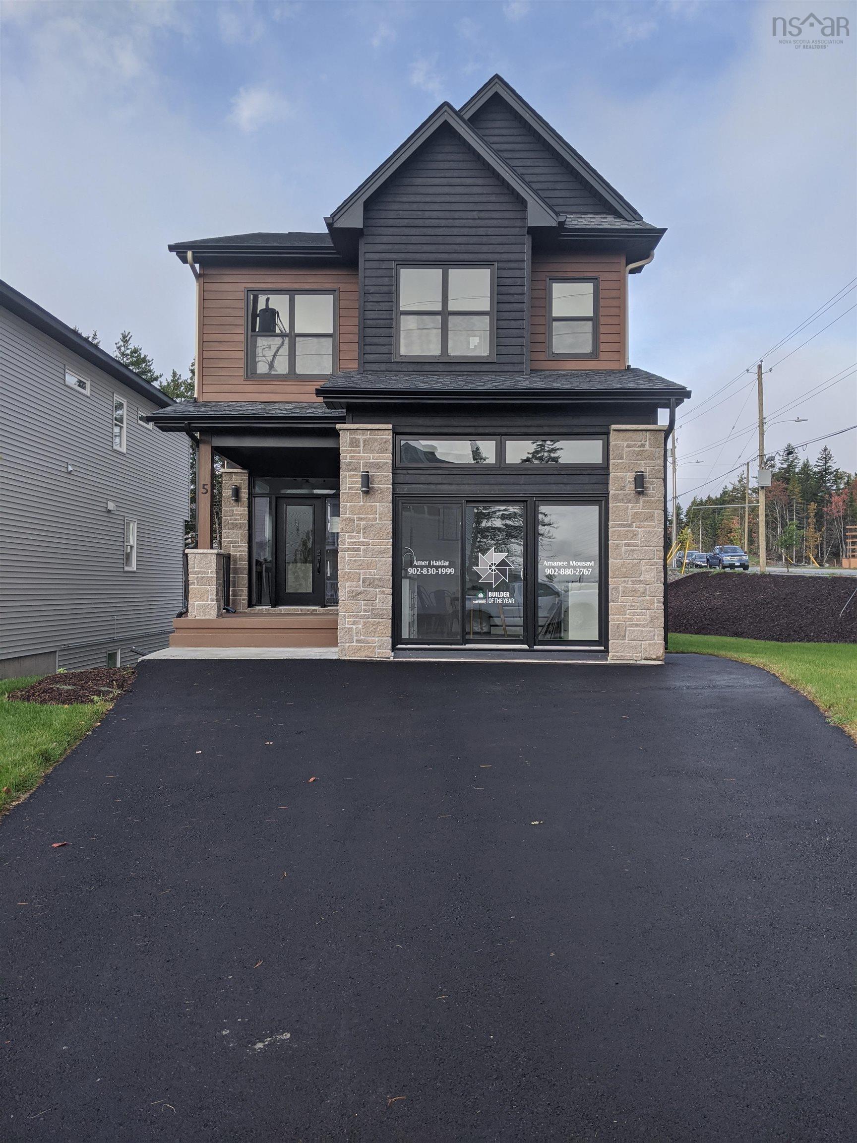 $799,900.00: 5 Bristolton Avenue, Bedford
