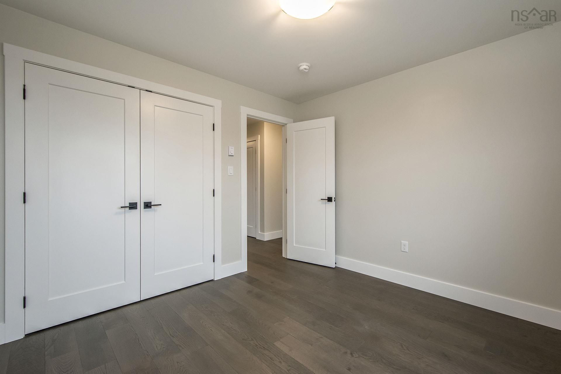 $799,900.00: 5 Bristolton Avenue, Bedford