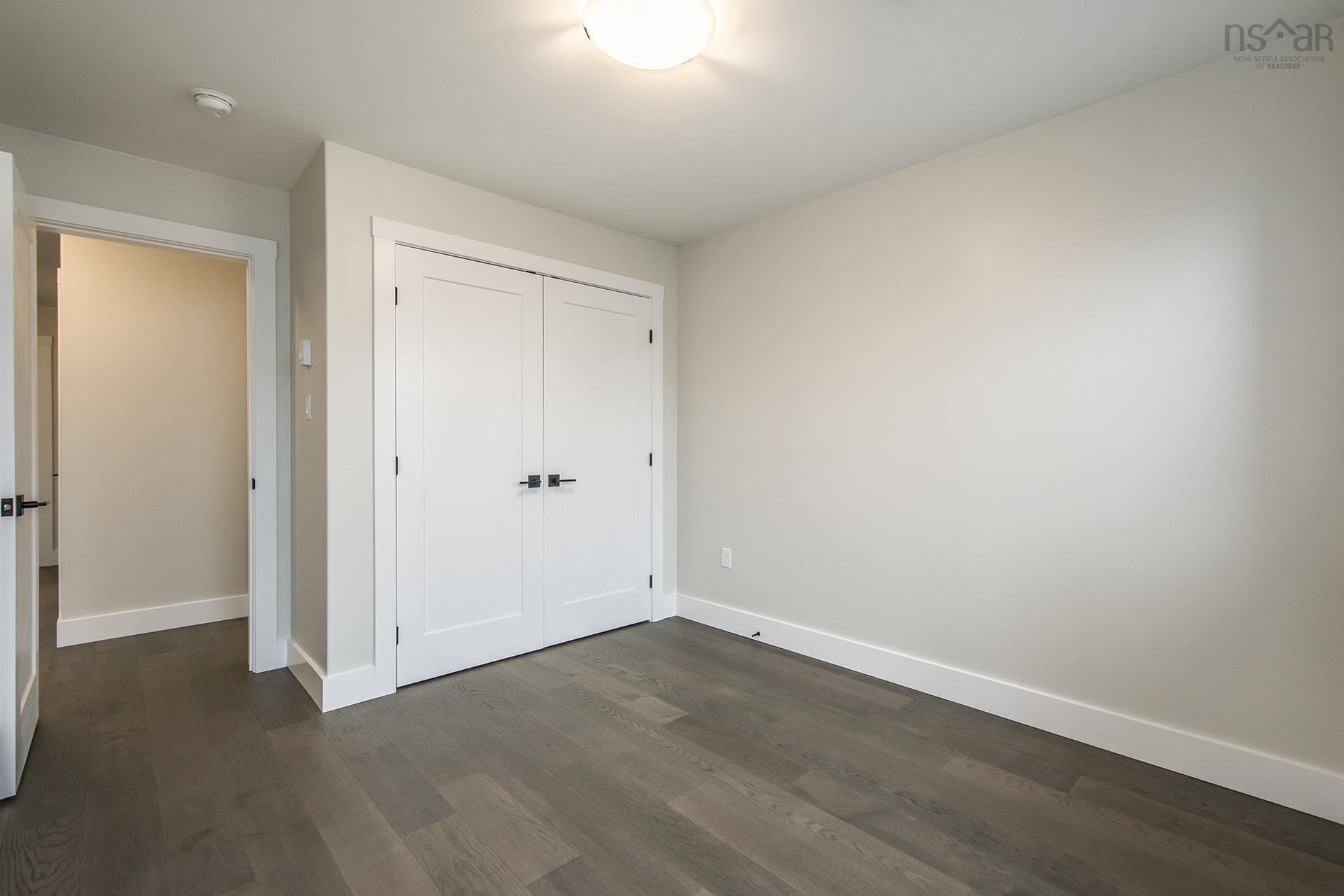 $799,900.00: 5 Bristolton Avenue, Bedford