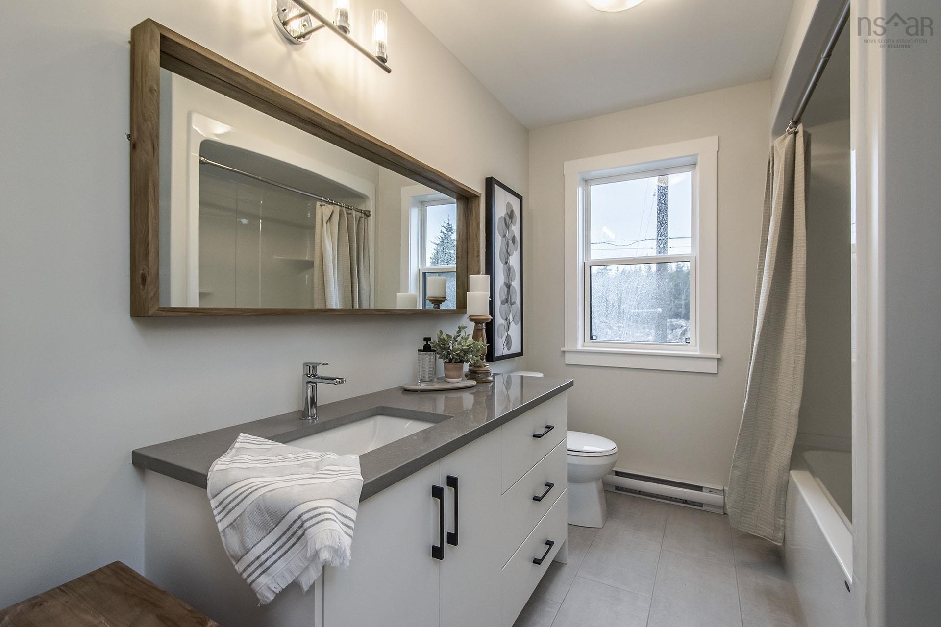 $799,900.00: 5 Bristolton Avenue, Bedford