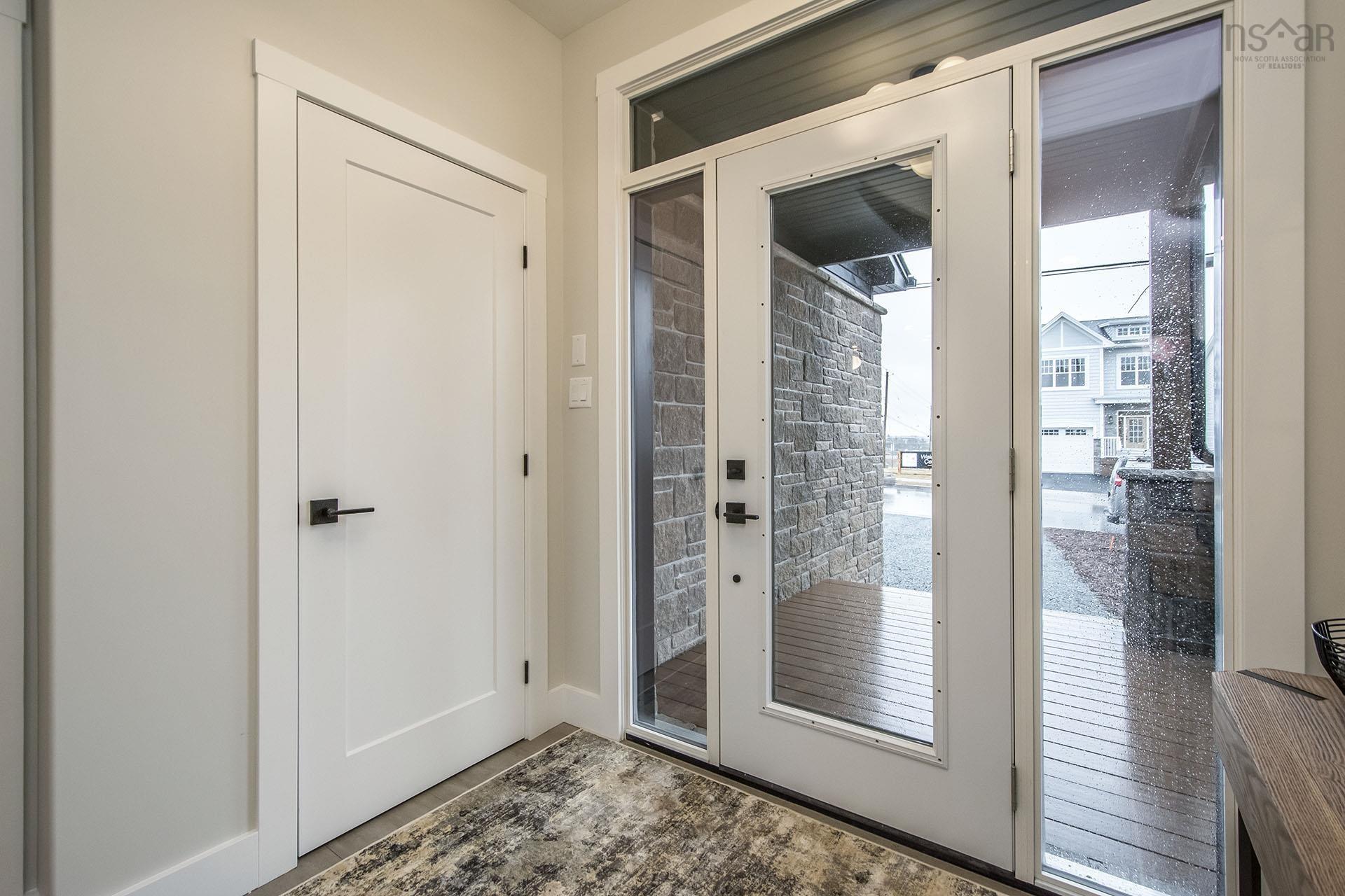 $799,900.00: 5 Bristolton Avenue, Bedford