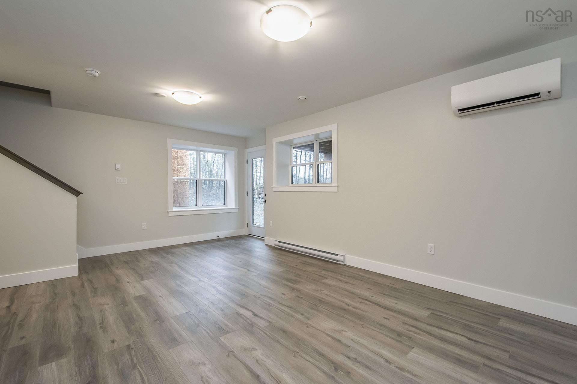 $799,900.00: 5 Bristolton Avenue, Bedford