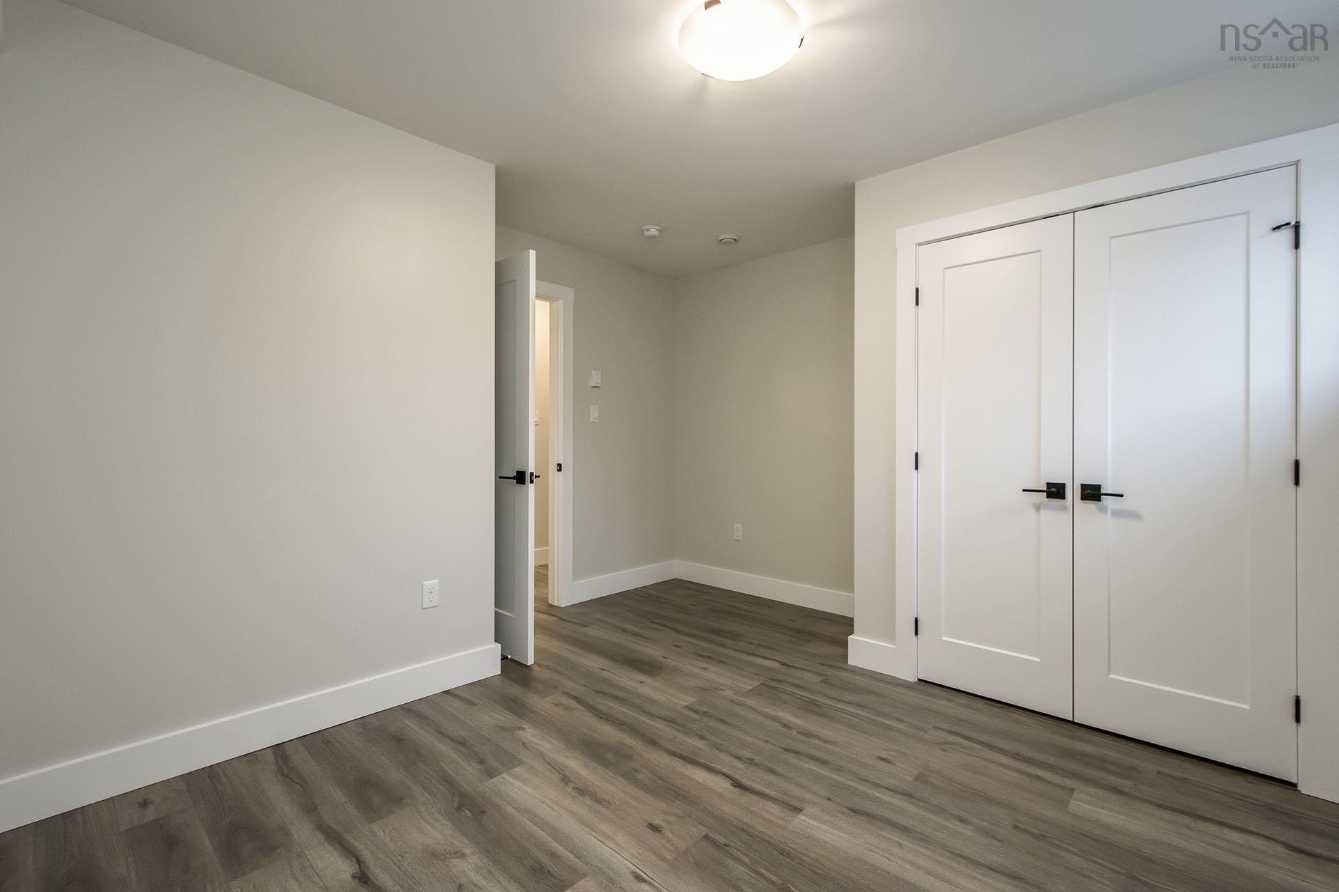 $799,900.00: 5 Bristolton Avenue, Bedford