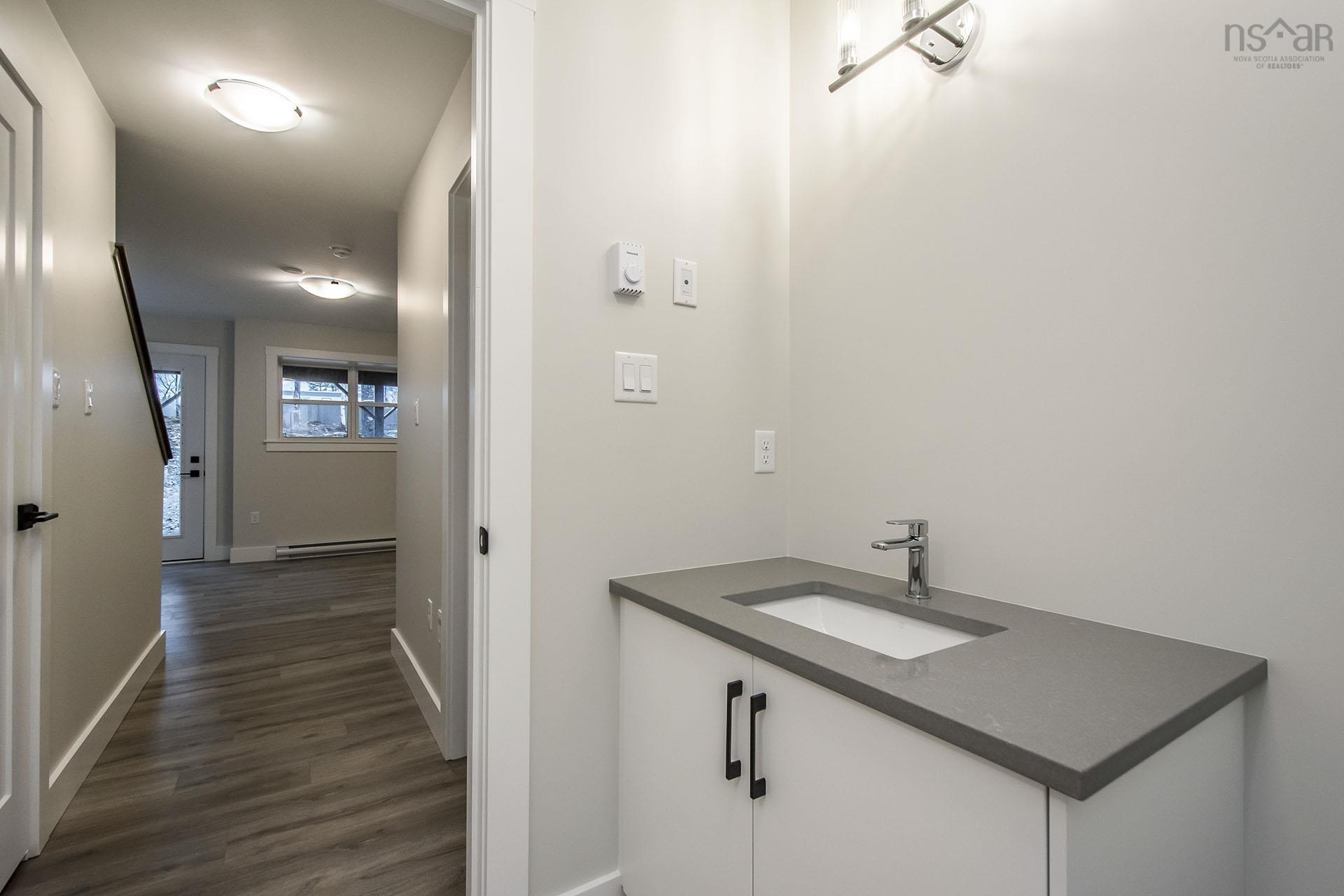 $799,900.00: 5 Bristolton Avenue, Bedford