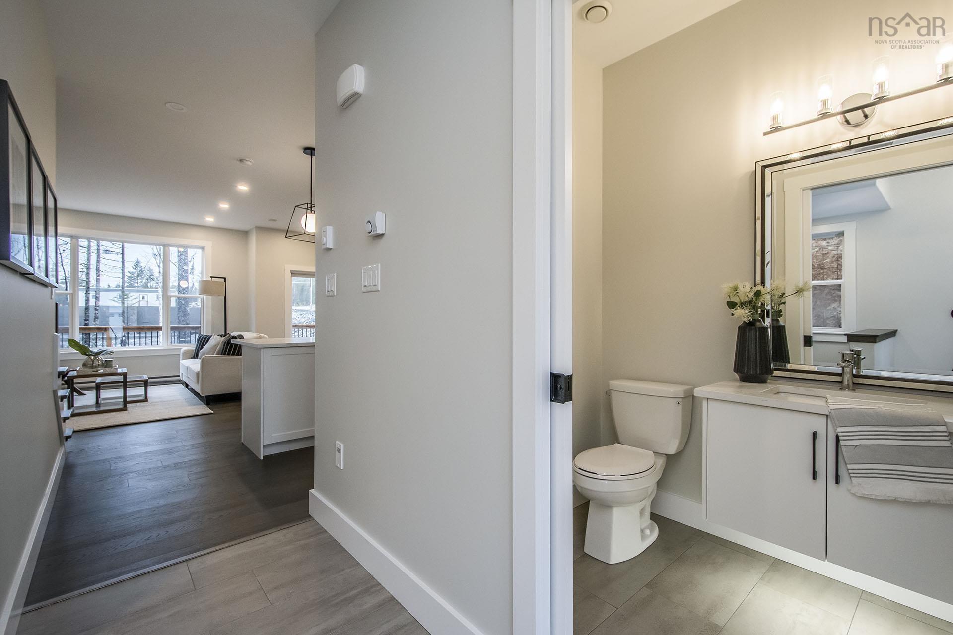 $799,900.00: 5 Bristolton Avenue, Bedford