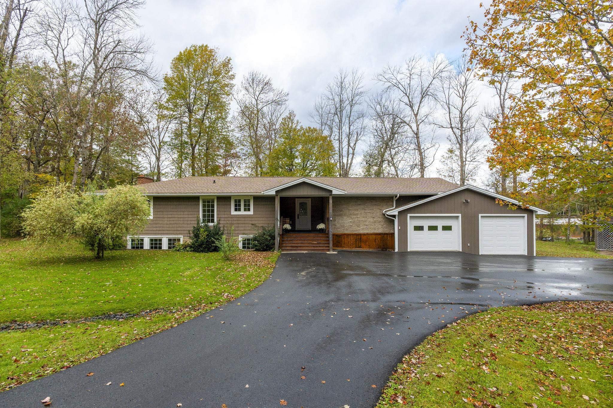 $824,900.00: 9 Piggott Lake Rd, Lakelands