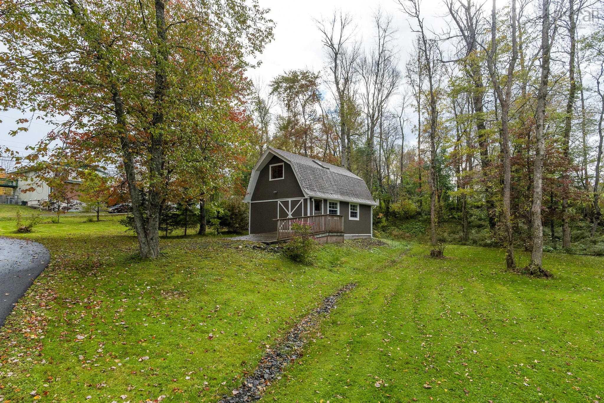 $824,900.00: 9 Piggott Lake Rd, Lakelands