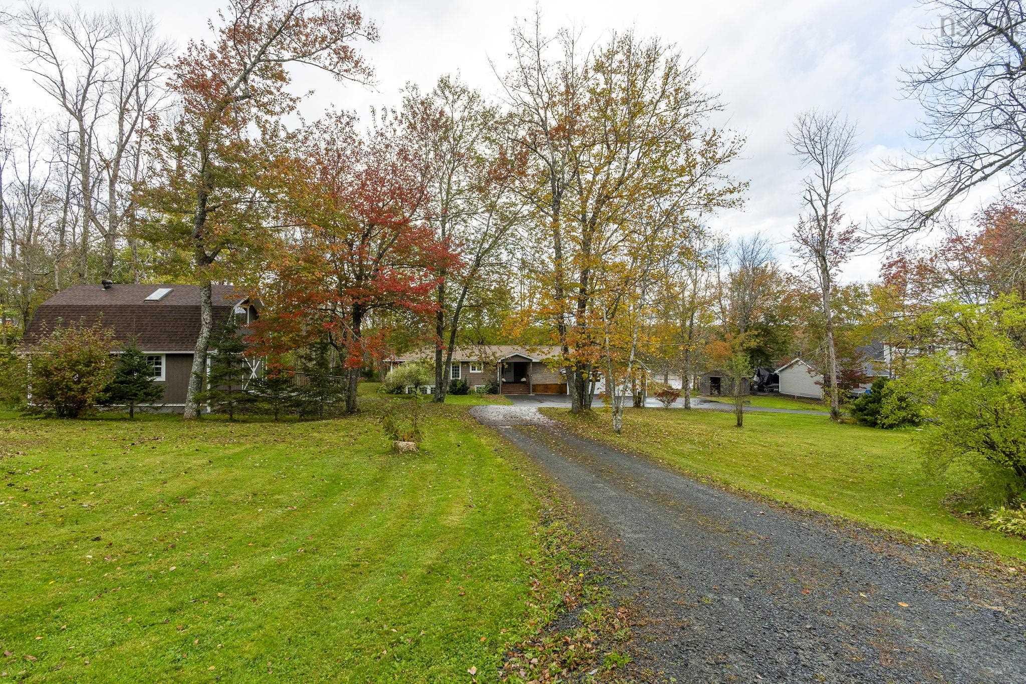 $824,900.00: 9 Piggott Lake Rd, Lakelands