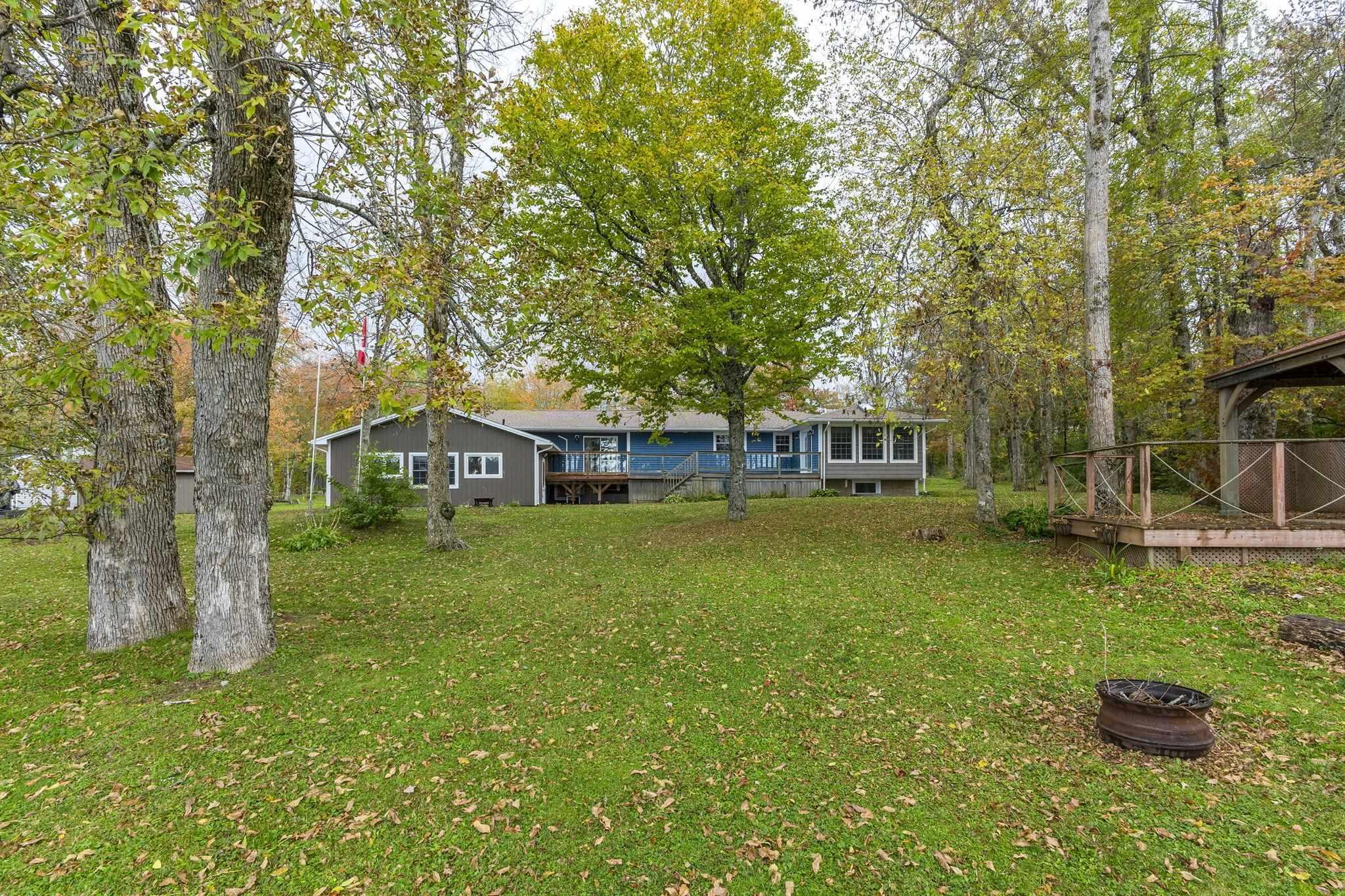 $824,900.00: 9 Piggott Lake Rd, Lakelands