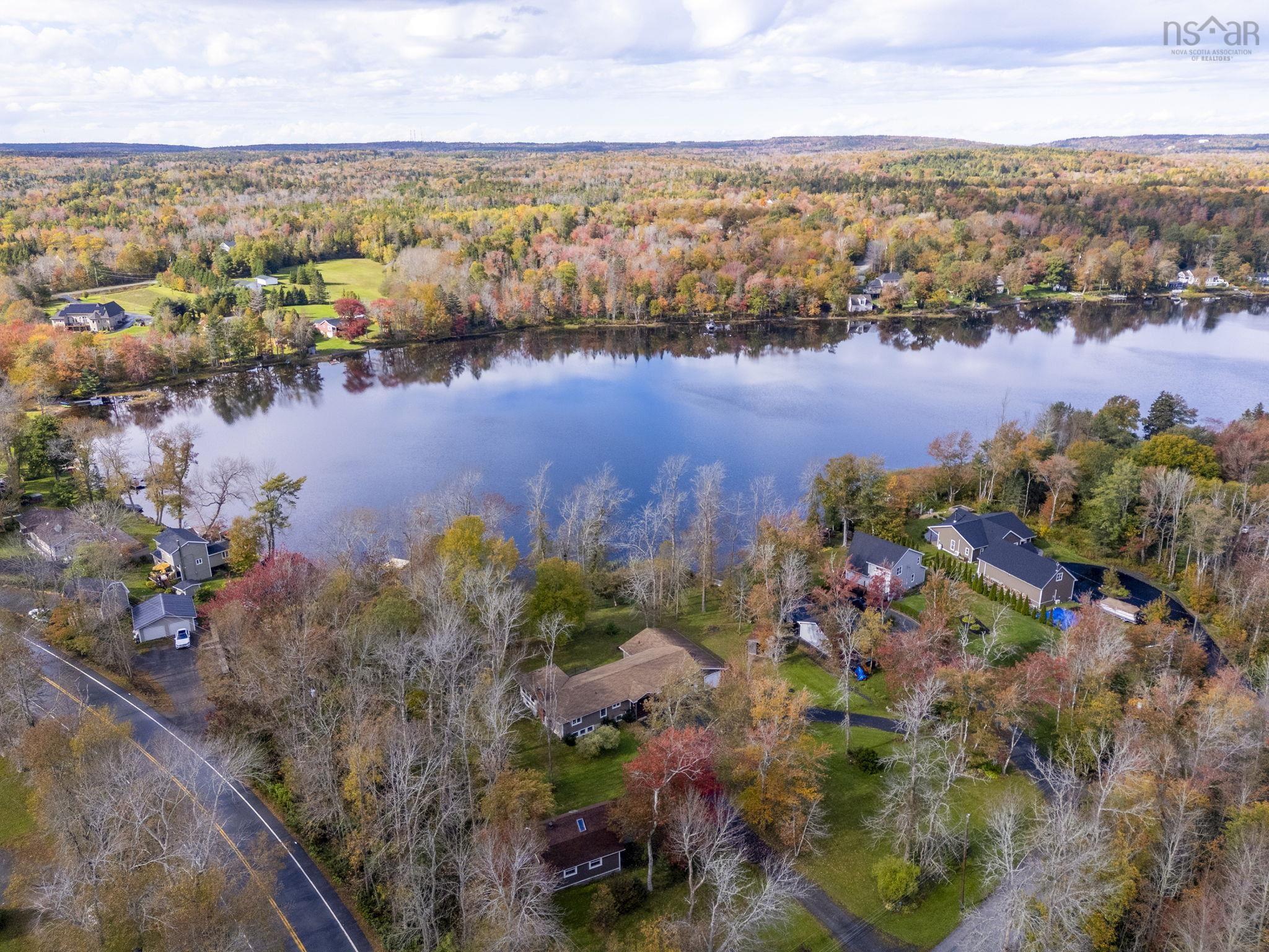 $824,900.00: 9 Piggott Lake Rd, Lakelands