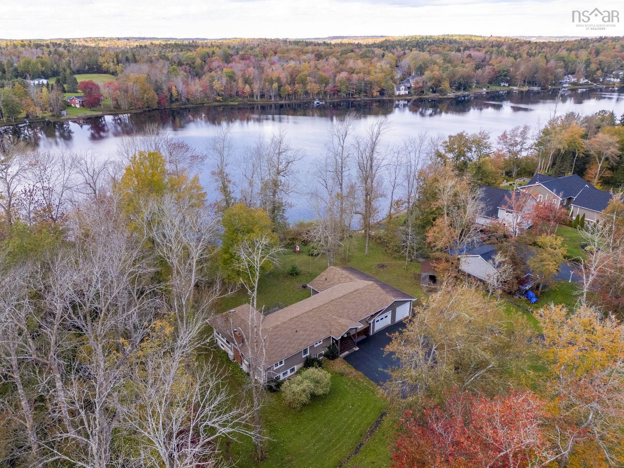 $824,900.00: 9 Piggott Lake Rd, Lakelands