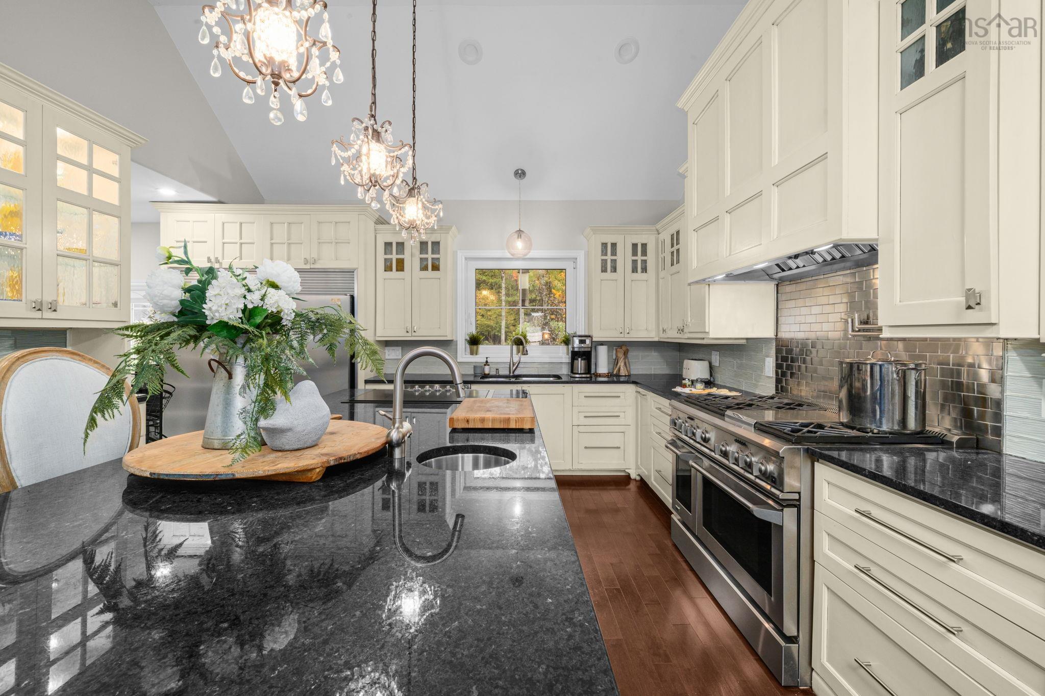 $2,195,000.00: 22 Parkview Drive, Oakfield
