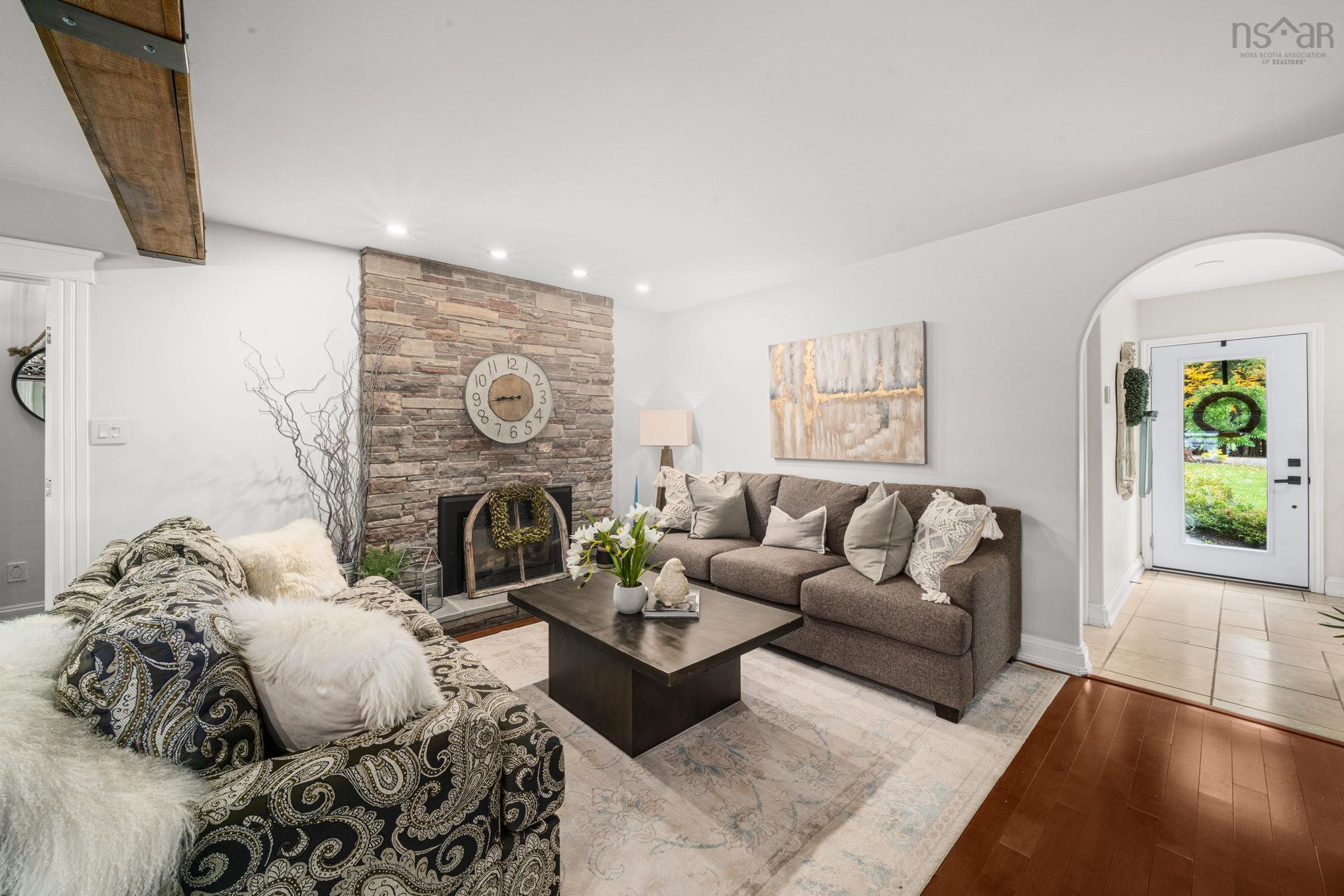 $2,195,000.00: 22 Parkview Drive, Oakfield