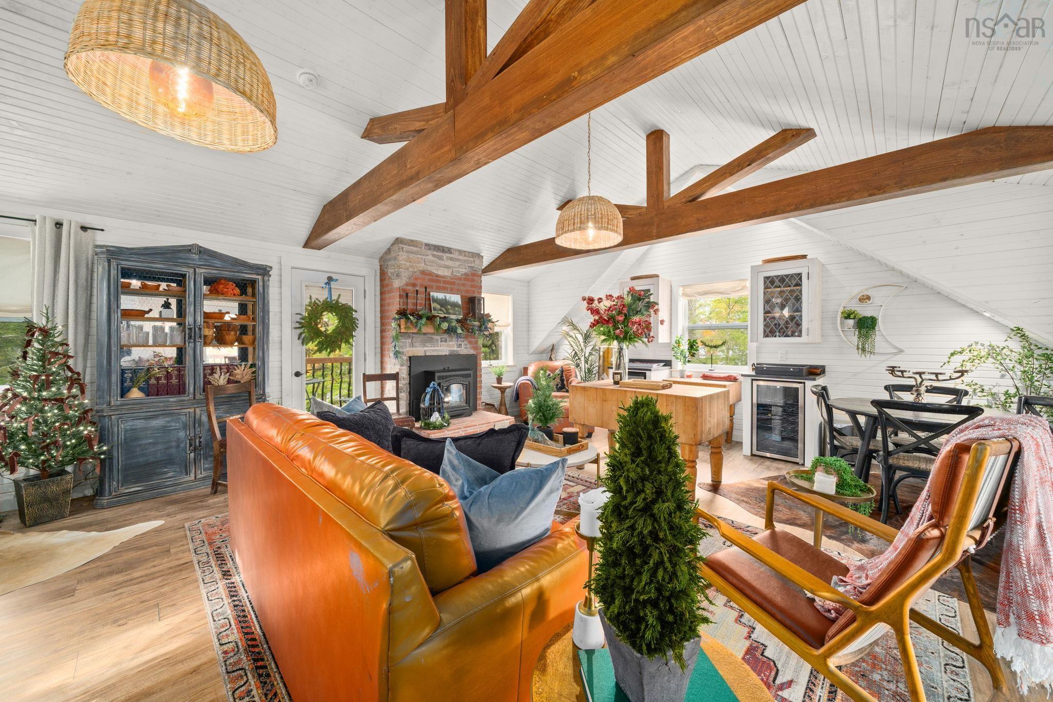 $2,195,000.00: 22 Parkview Drive, Oakfield