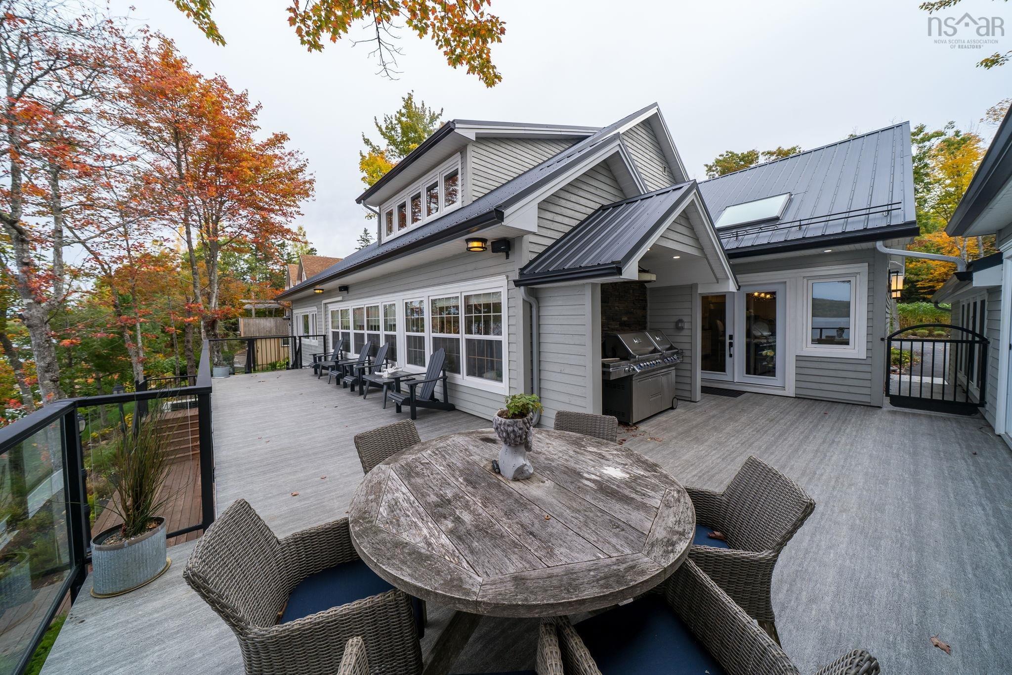 $2,195,000.00: 22 Parkview Drive, Oakfield