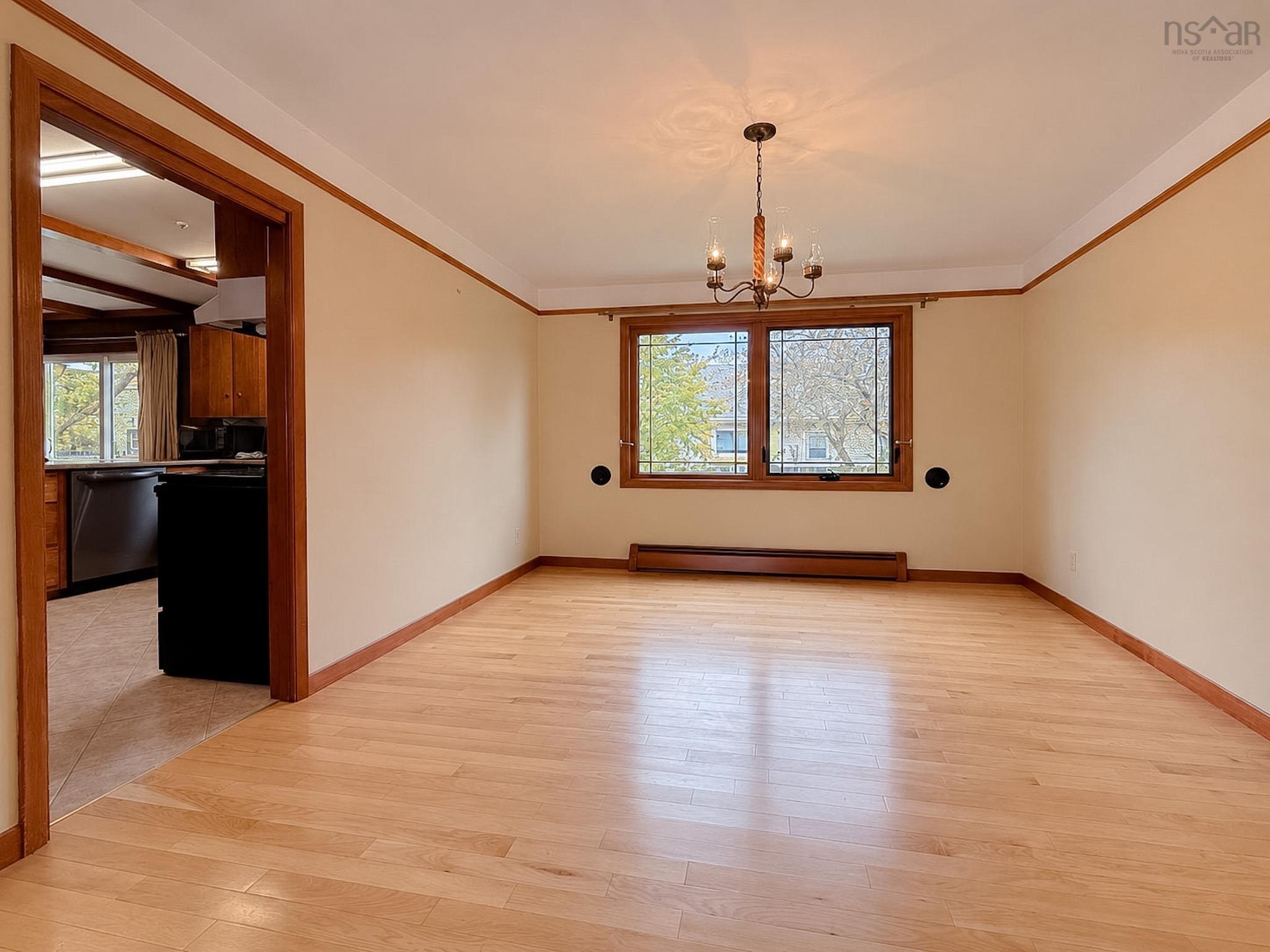 $529,000.00: 15 Lynnbrook Drive, Westmount