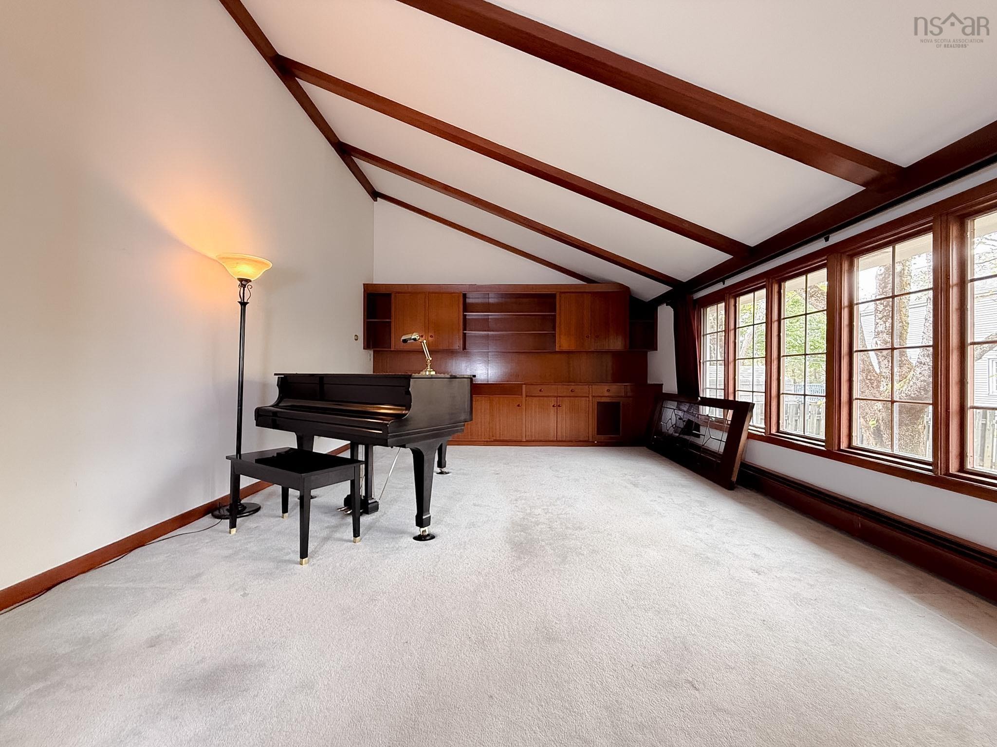 $529,000.00: 15 Lynnbrook Drive, Westmount