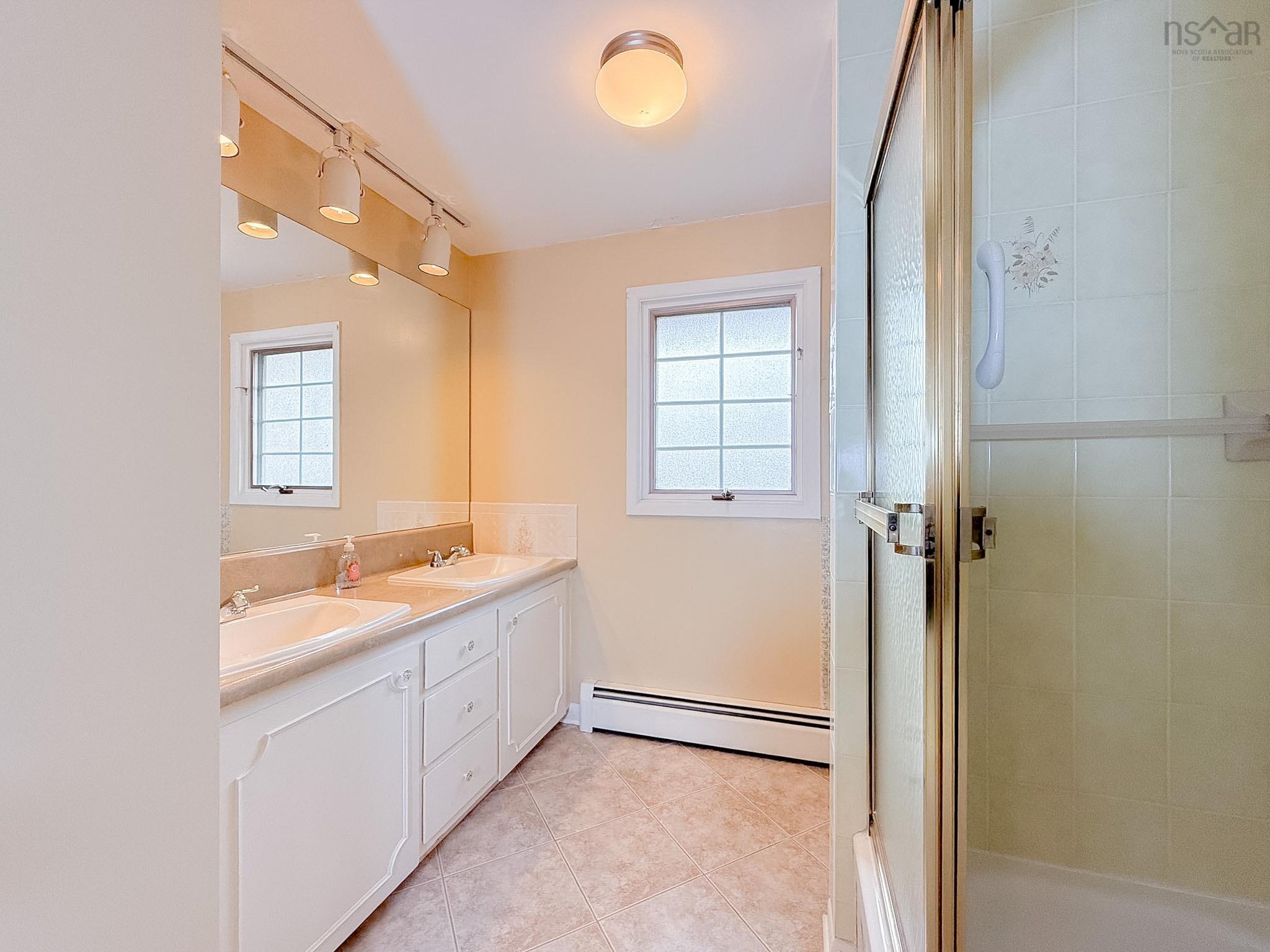 $529,000.00: 15 Lynnbrook Drive, Westmount