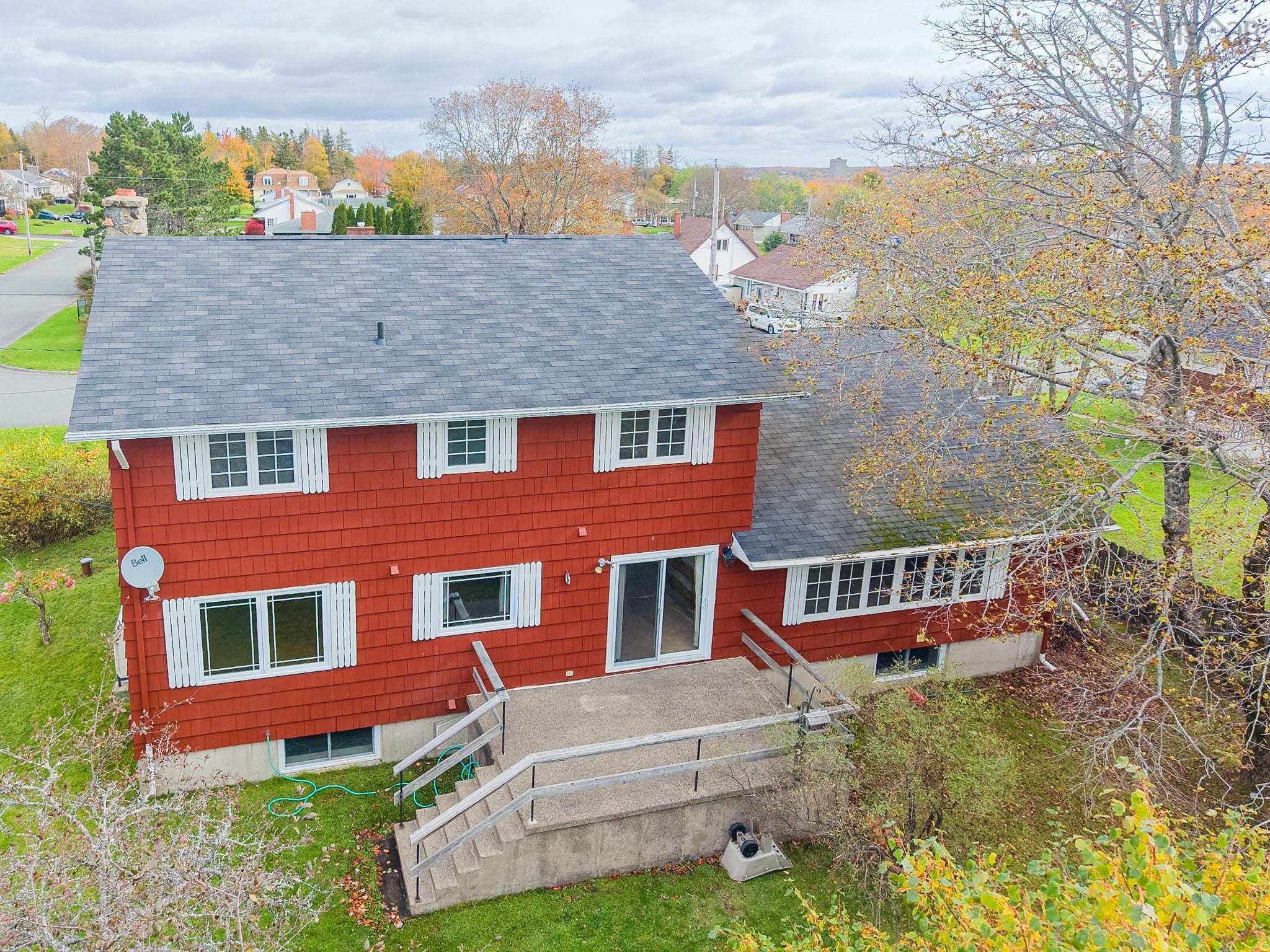 $529,000.00: 15 Lynnbrook Drive, Westmount