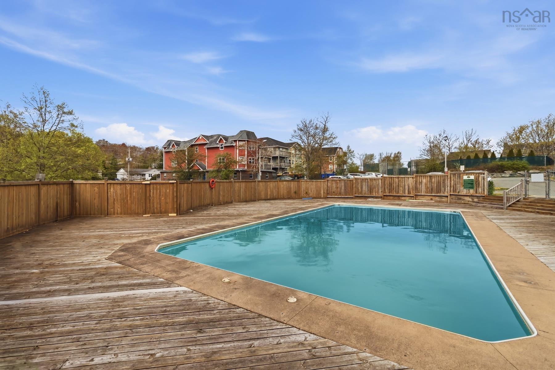 $299,900.00: 202 83 Kearney Lake Road, Halifax
