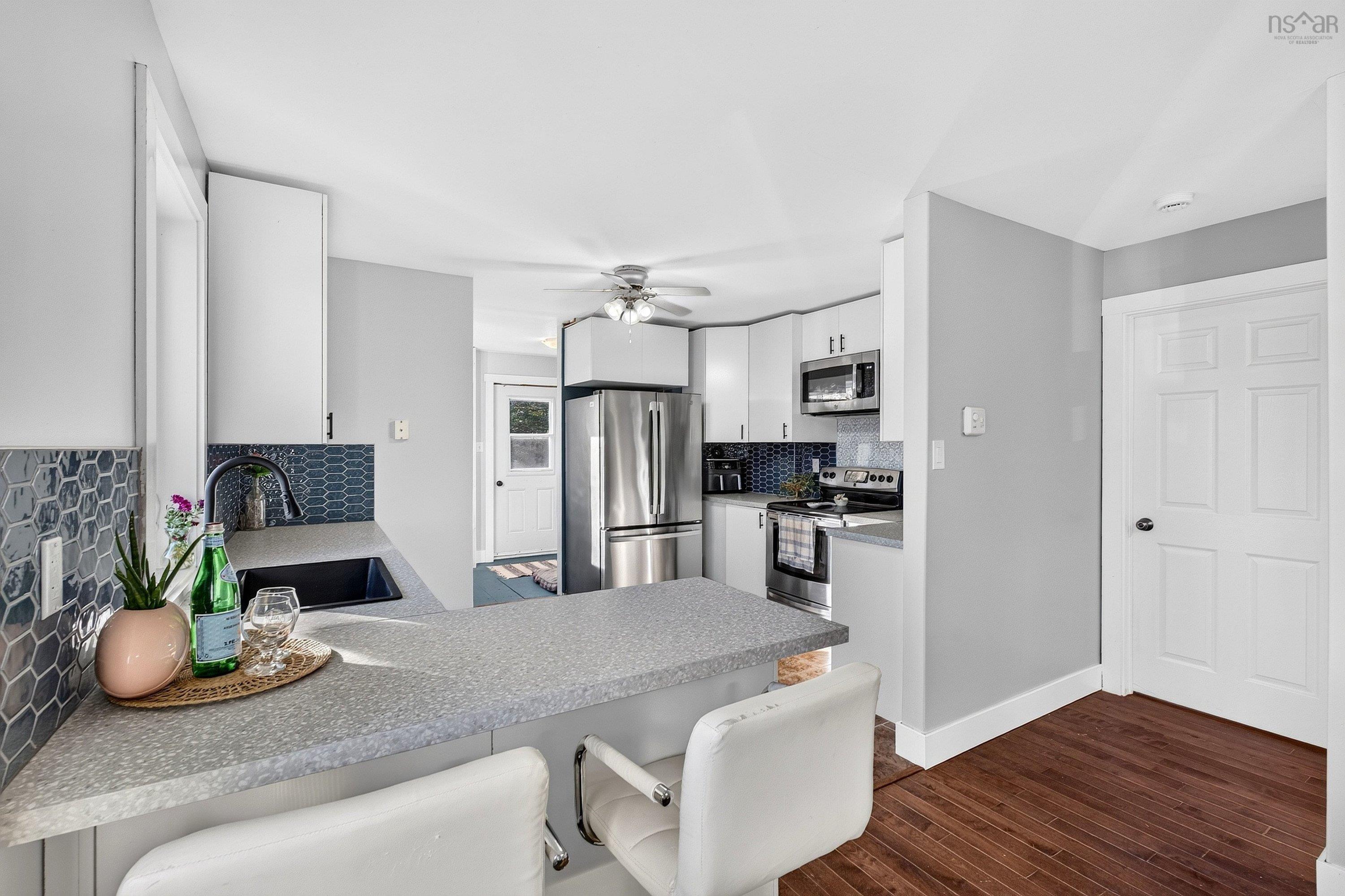 $640,000.00: 35 Old Halifax Road E, Newport Station