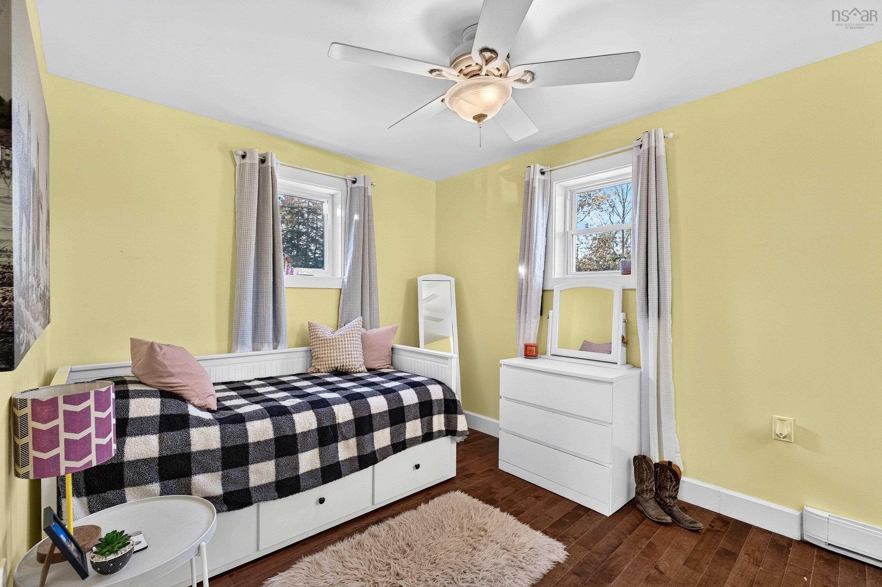 $640,000.00: 35 Old Halifax Road E, Newport Station