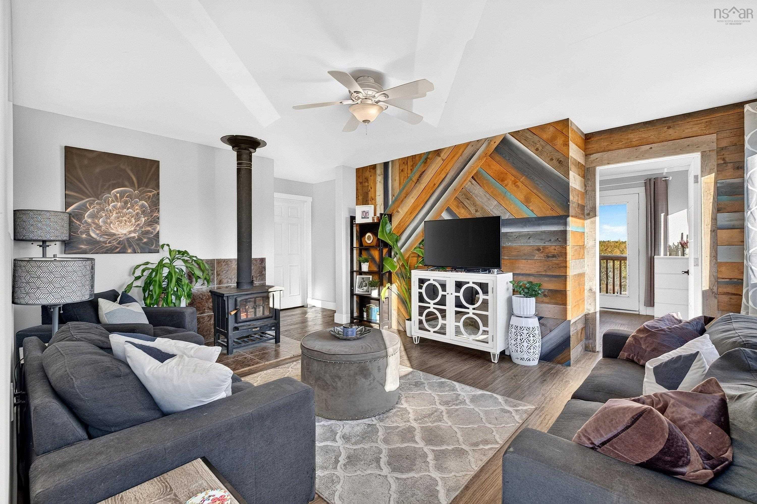 $640,000.00: 35 Old Halifax Road E, Newport Station