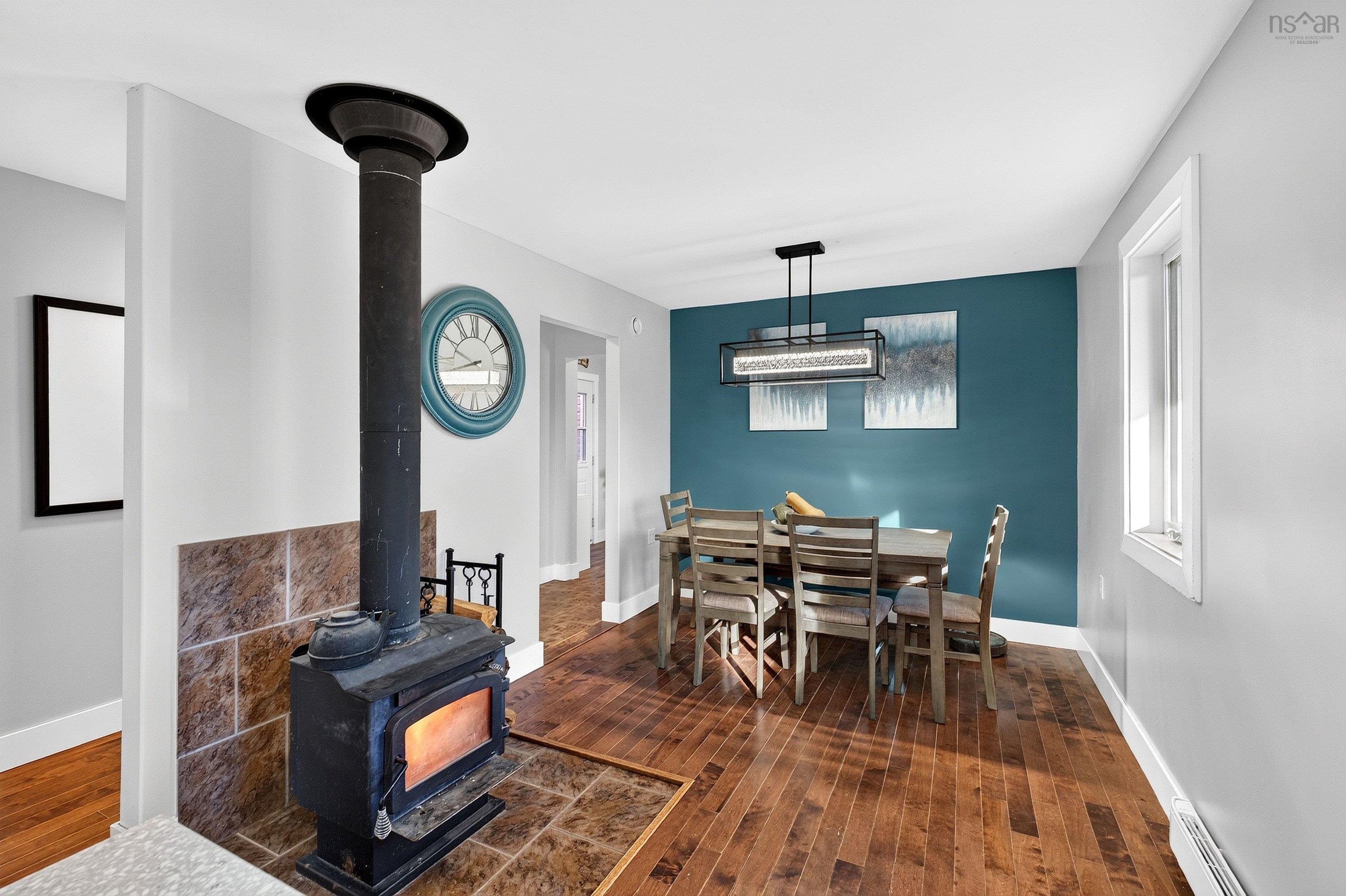 $640,000.00: 35 Old Halifax Road E, Newport Station