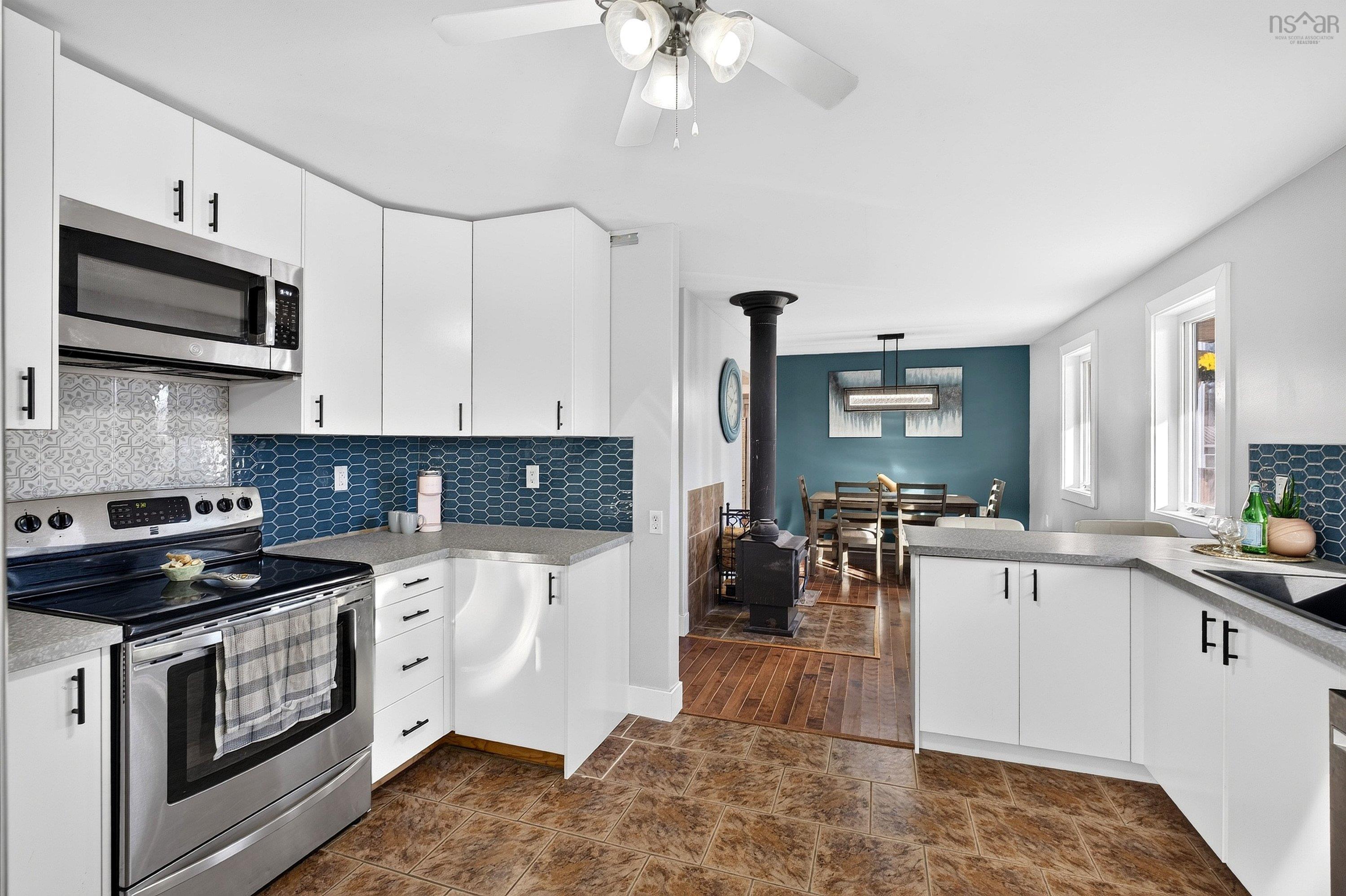 $640,000.00: 35 Old Halifax Road E, Newport Station