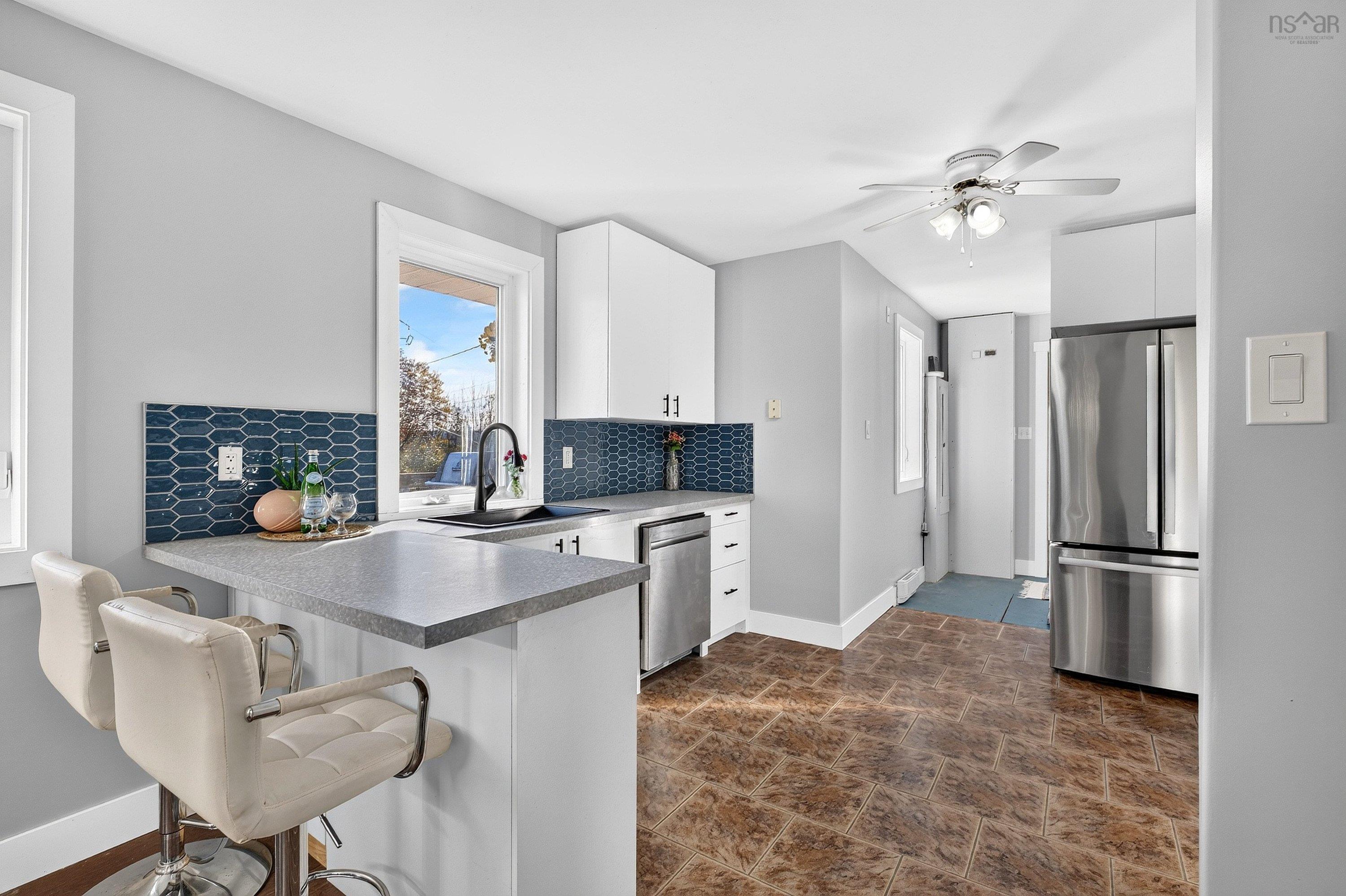$640,000.00: 35 Old Halifax Road E, Newport Station