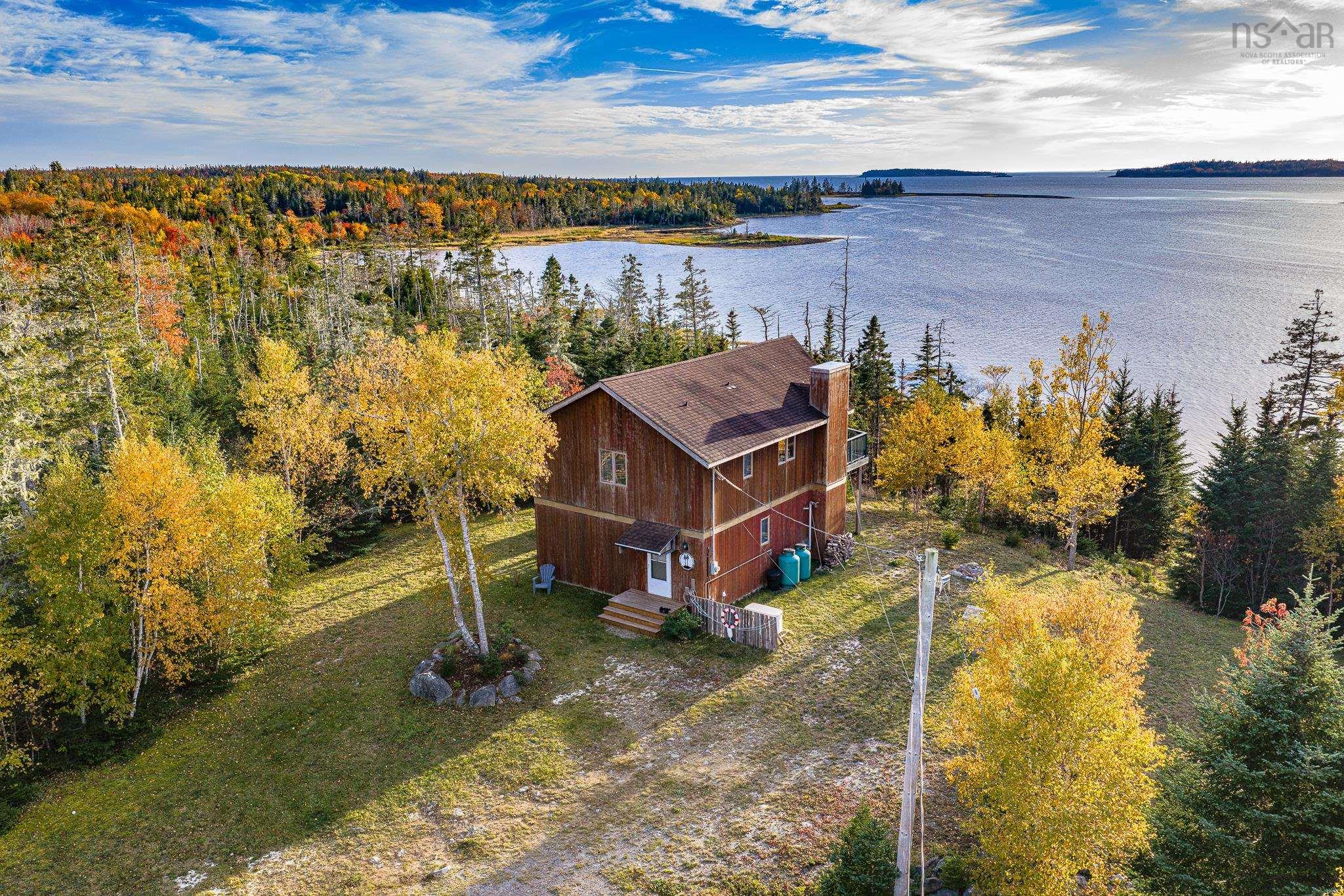 $475,000.00: 1089 East Green Harbour Road, East Green Harbour
