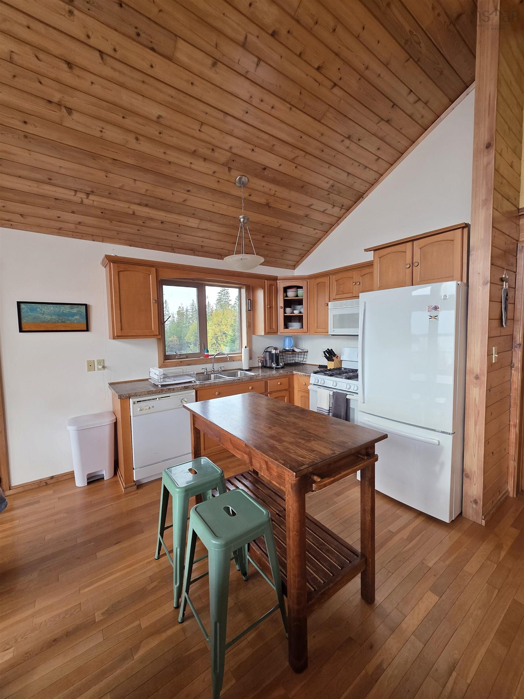 $475,000.00: 1089 East Green Harbour Road, East Green Harbour
