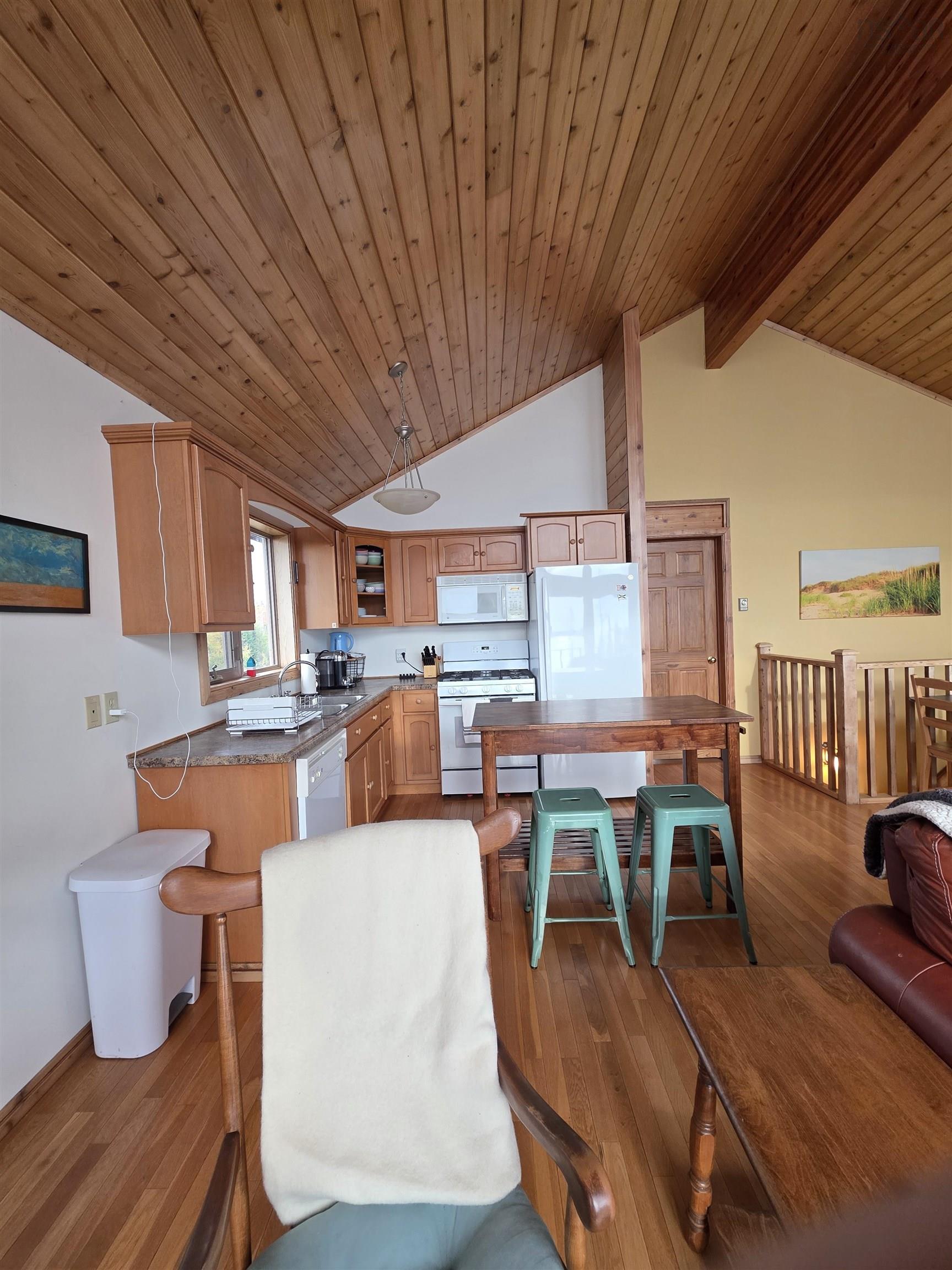 $475,000.00: 1089 East Green Harbour Road, East Green Harbour