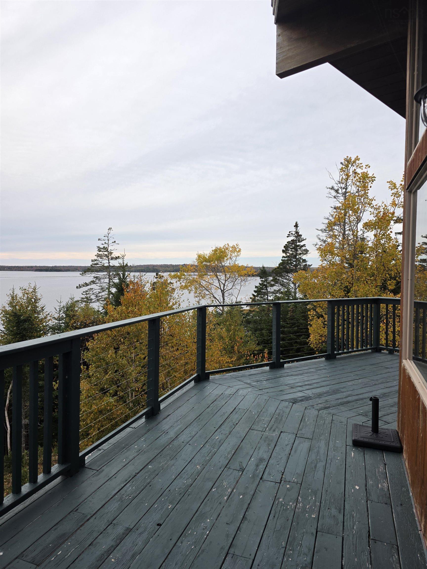 $475,000.00: 1089 East Green Harbour Road, East Green Harbour