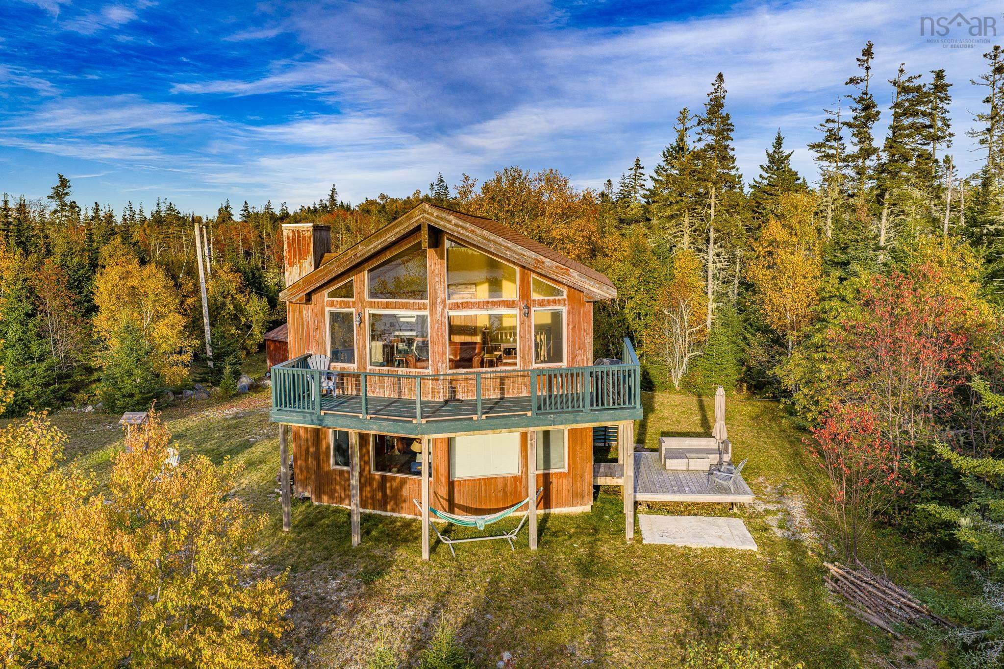 $475,000.00: 1089 East Green Harbour Road, East Green Harbour