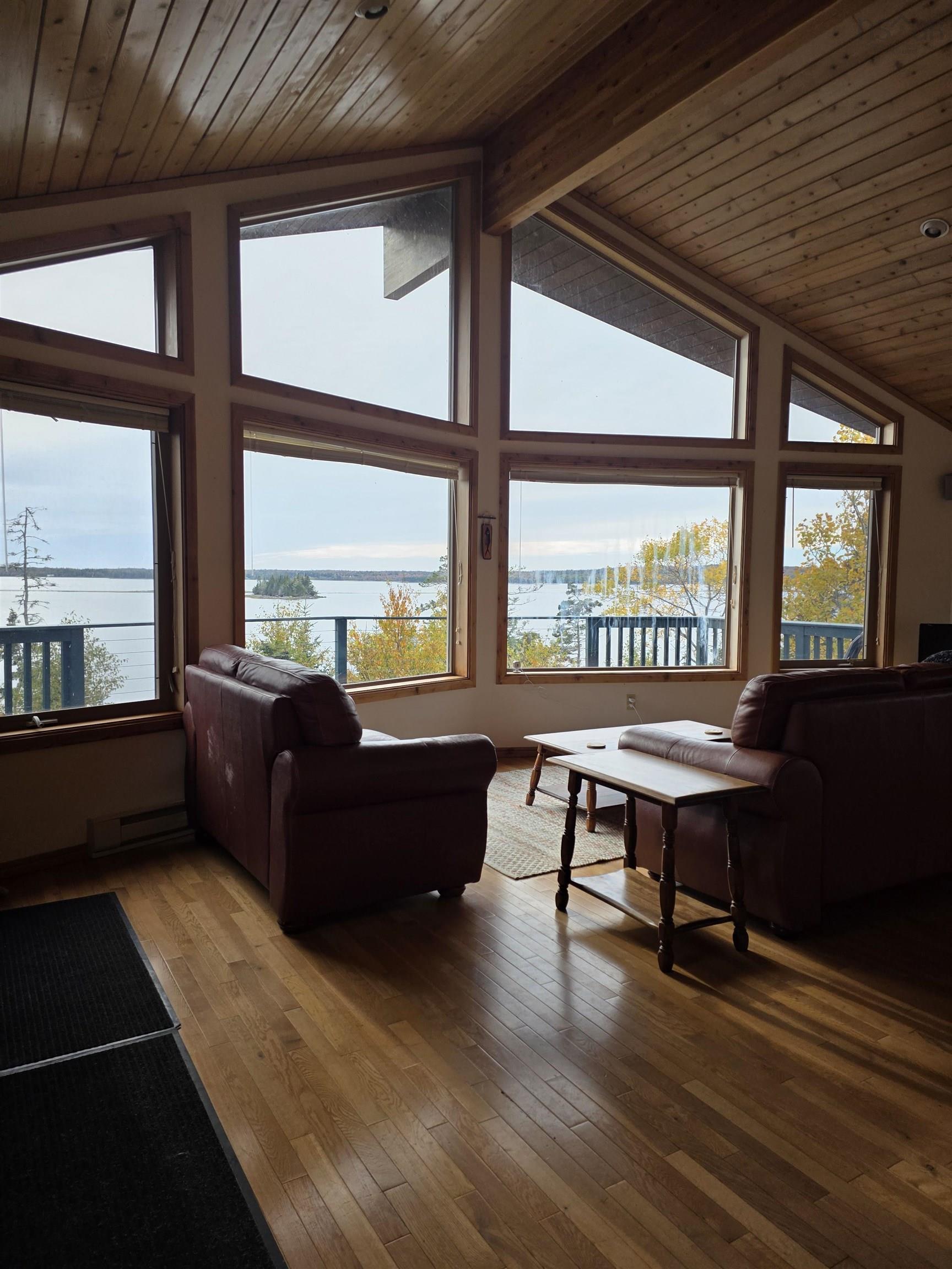 $475,000.00: 1089 East Green Harbour Road, East Green Harbour