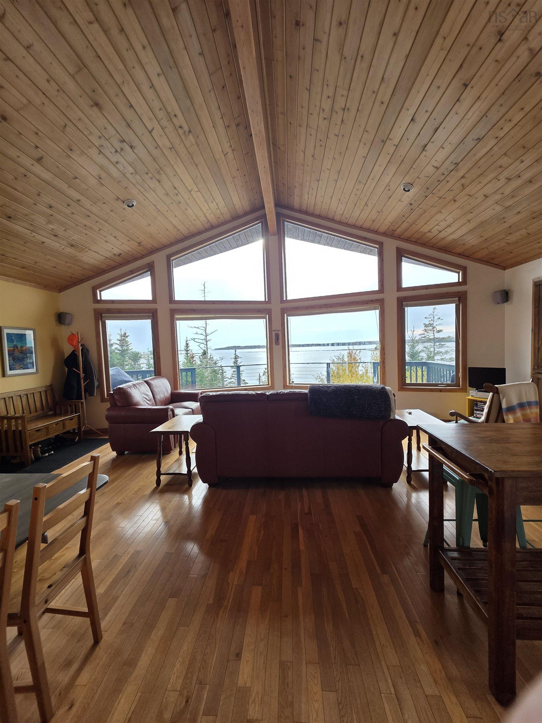 $475,000.00: 1089 East Green Harbour Road, East Green Harbour