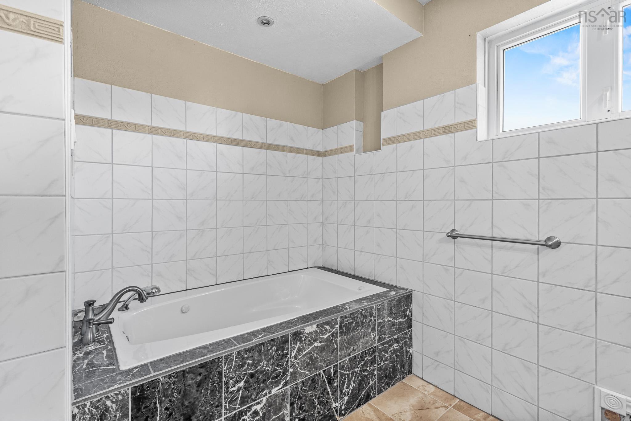 A & B 86 Oakes Road, Fall River, NS (MLS® 202626478)